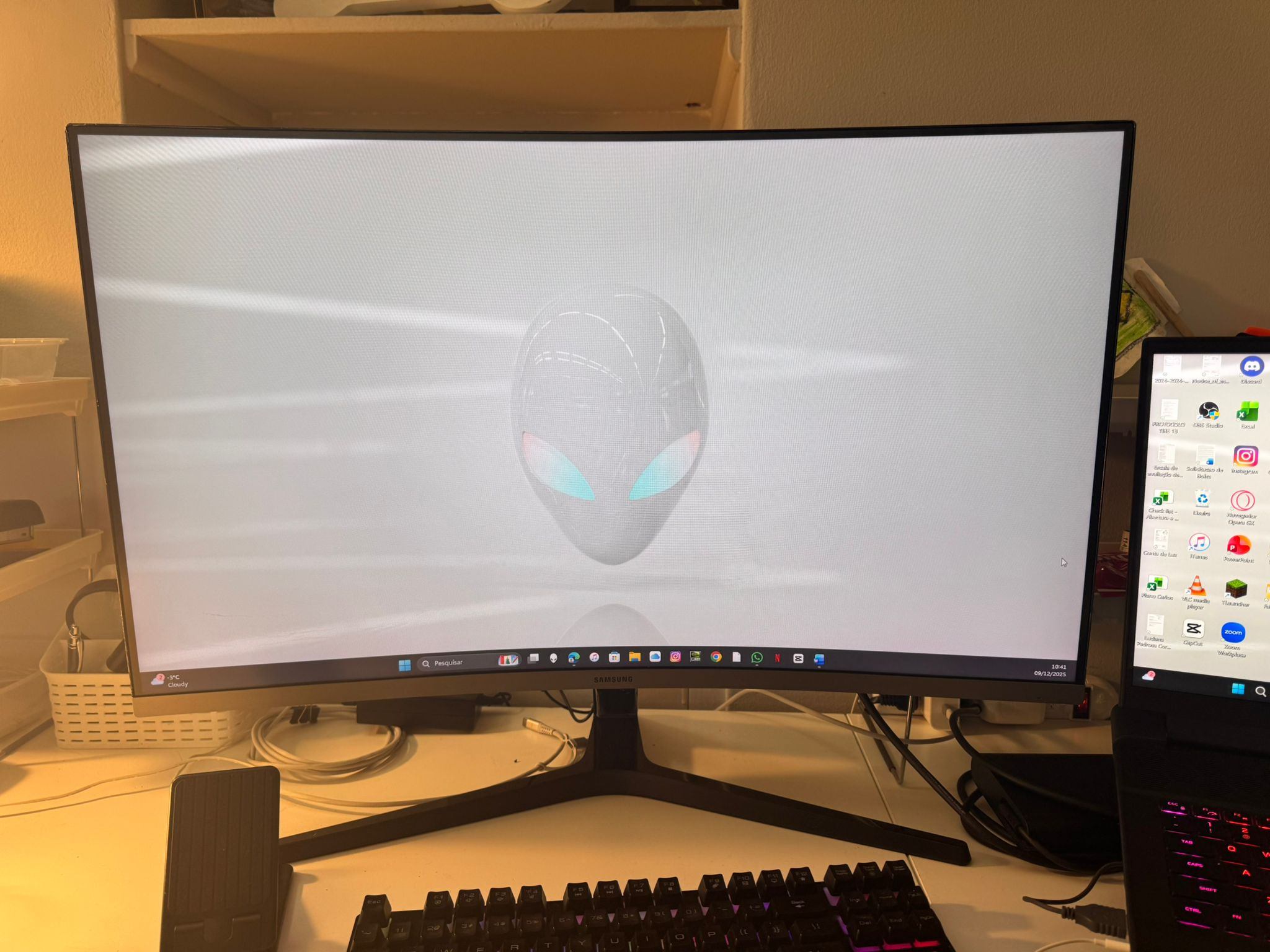 Open To Offer - Samsung CR50 32" Curved Monitor