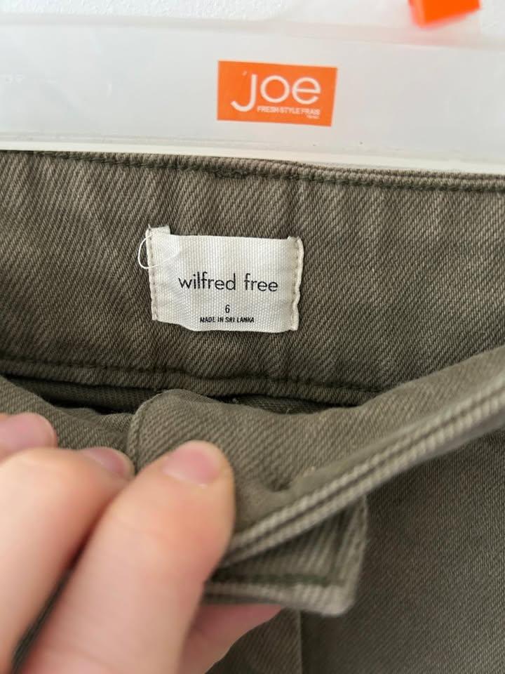 Aritzia Wilfred Free Modern Cargo Pant in Olive (Size 6) - photo 3
