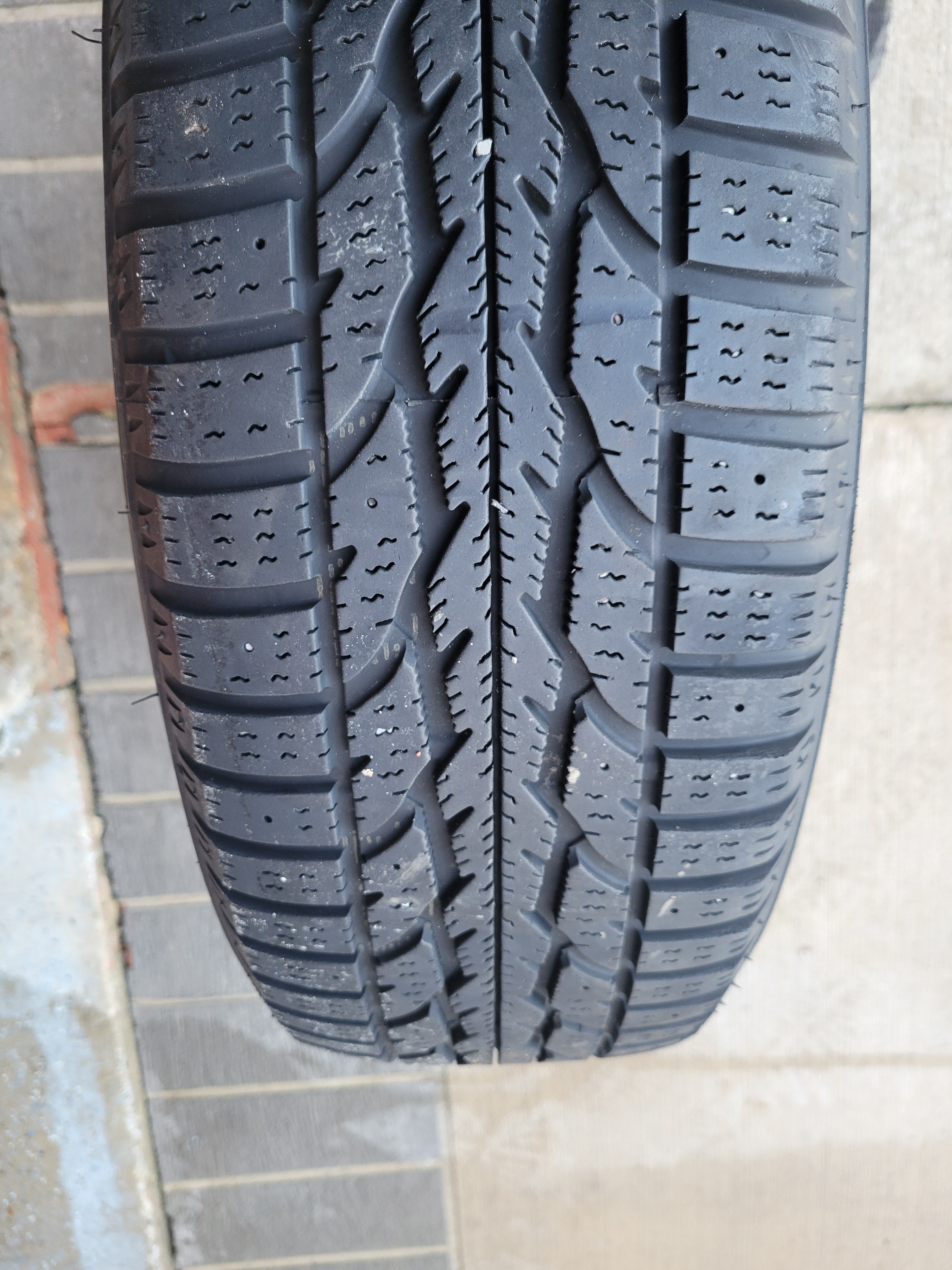 New 16 in Winter Tires With Rims 205/65R16 - photo 2