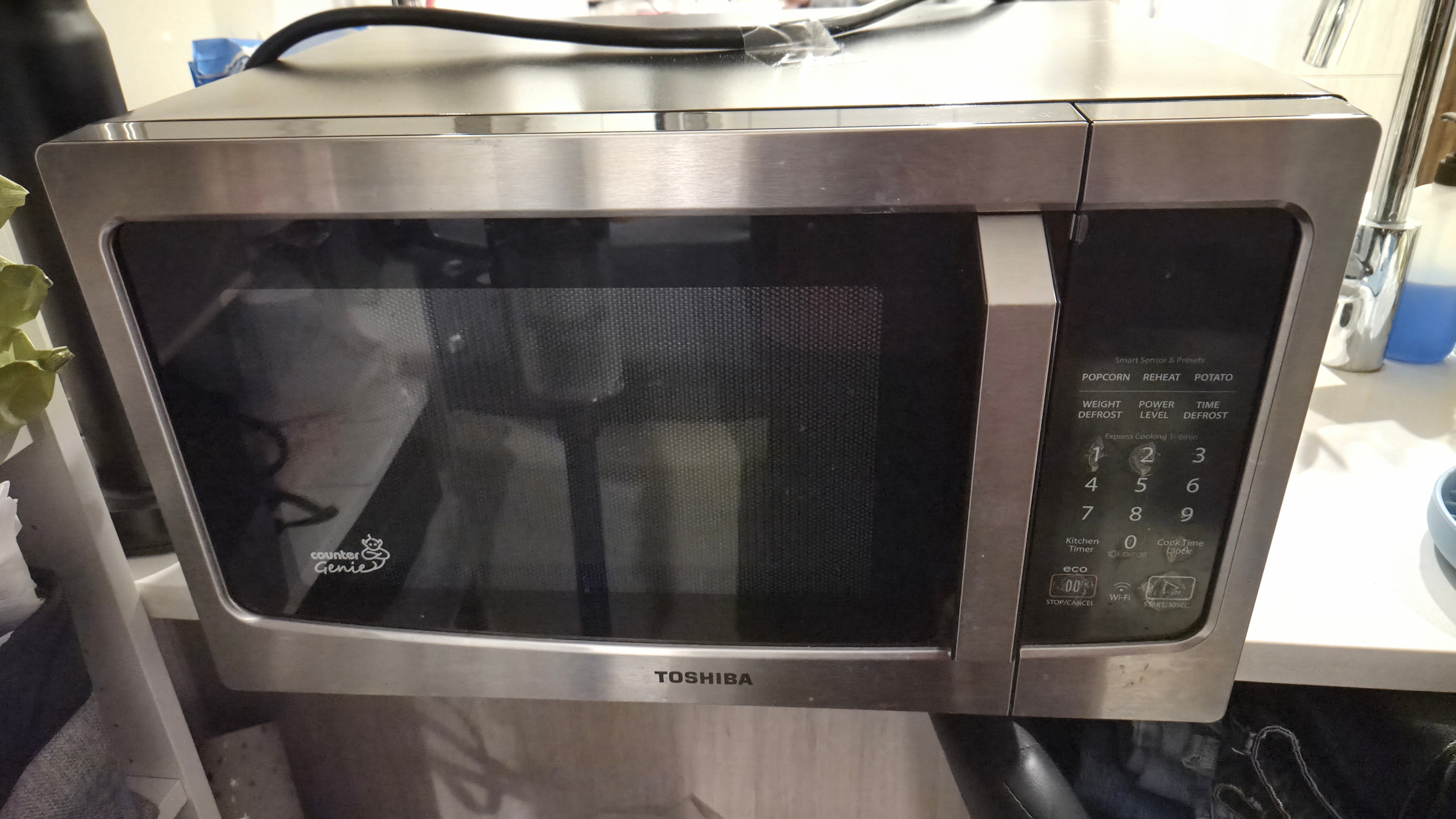 Toshiba Smart Microwave 1.3 Cu Ft 1100W - photo 2