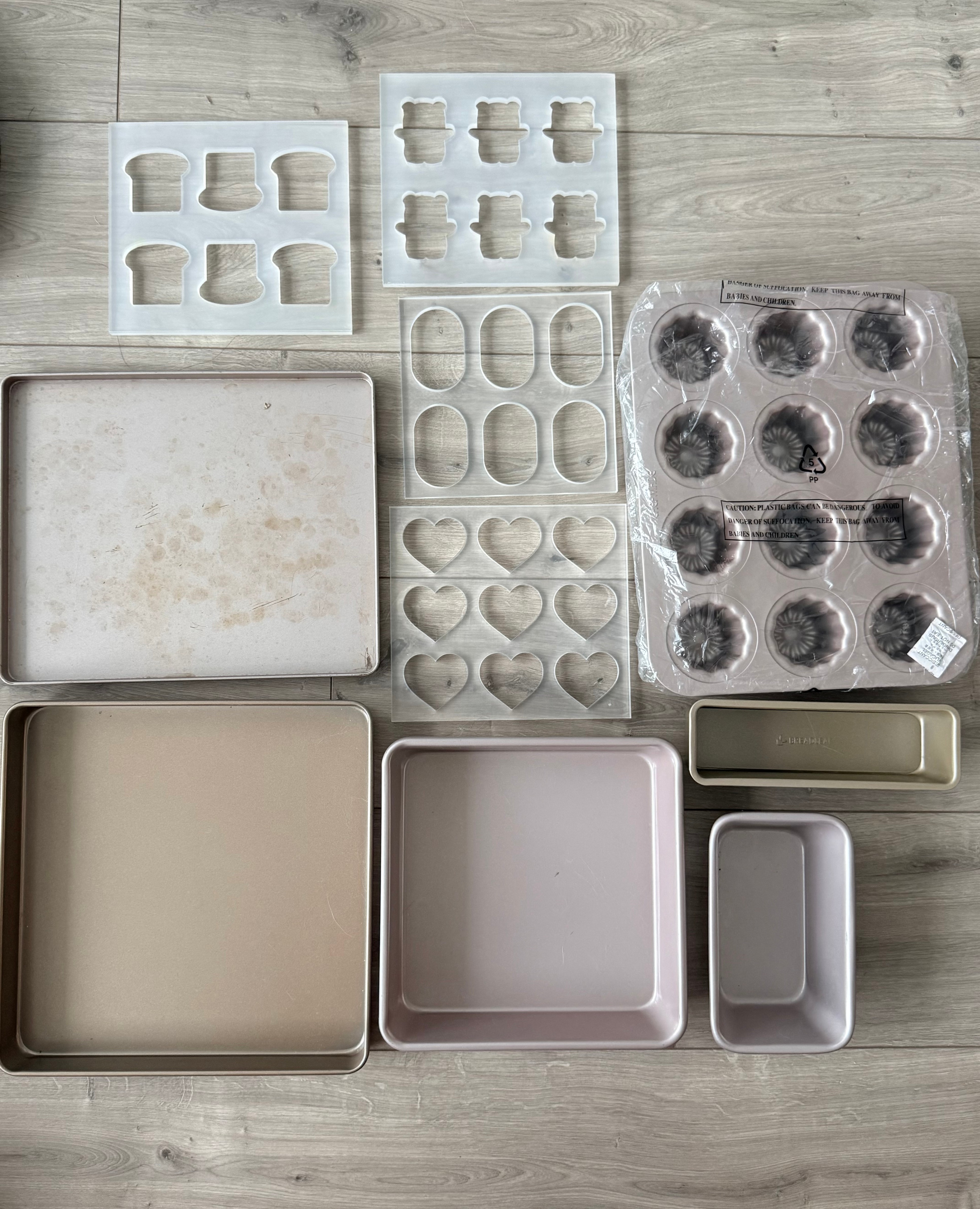 Baking Trays & Silicone Molds Bundle – Quick Sale
