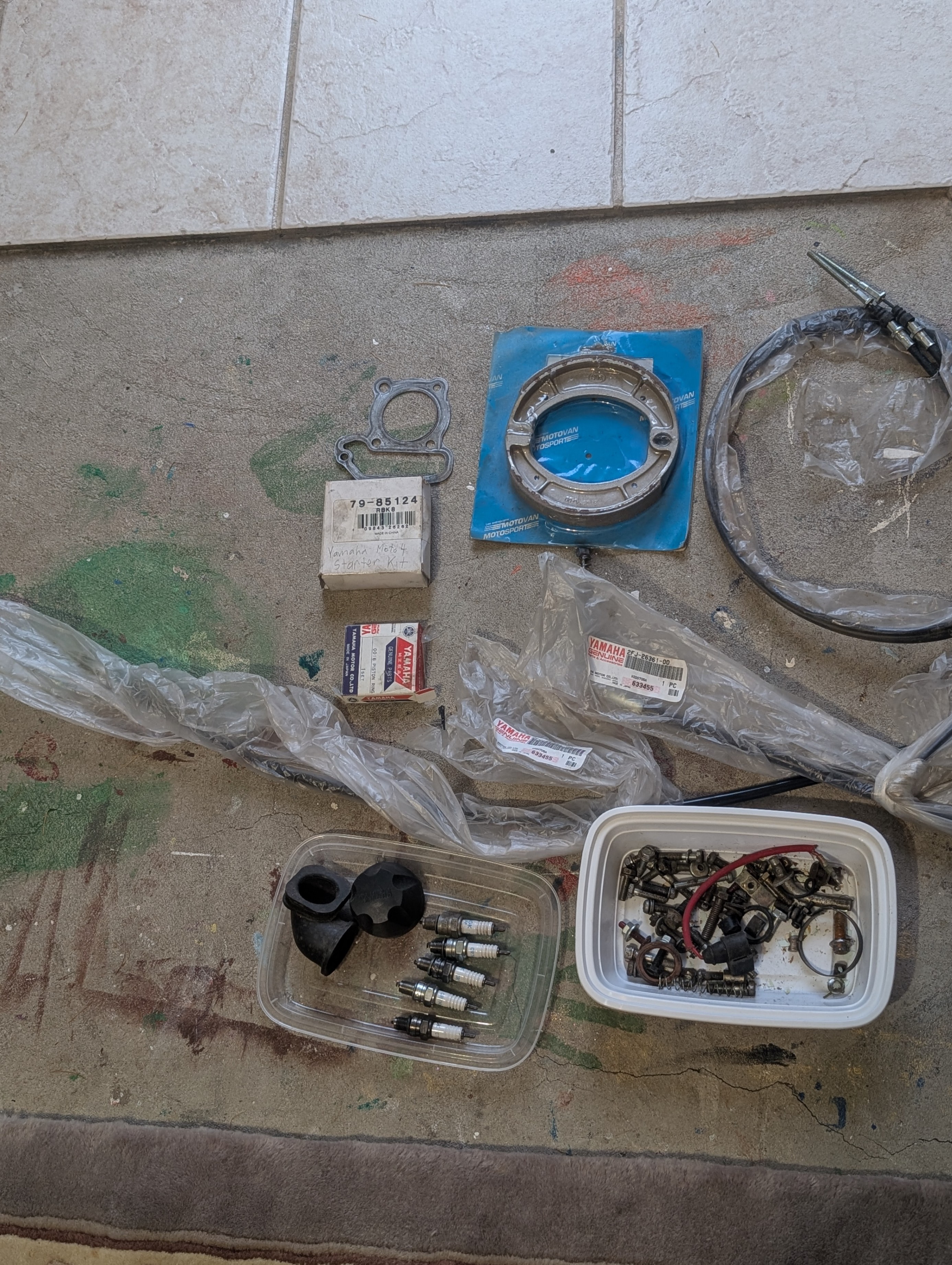 Yamaha Moto 4 parts, a mix of new and used - photo 3