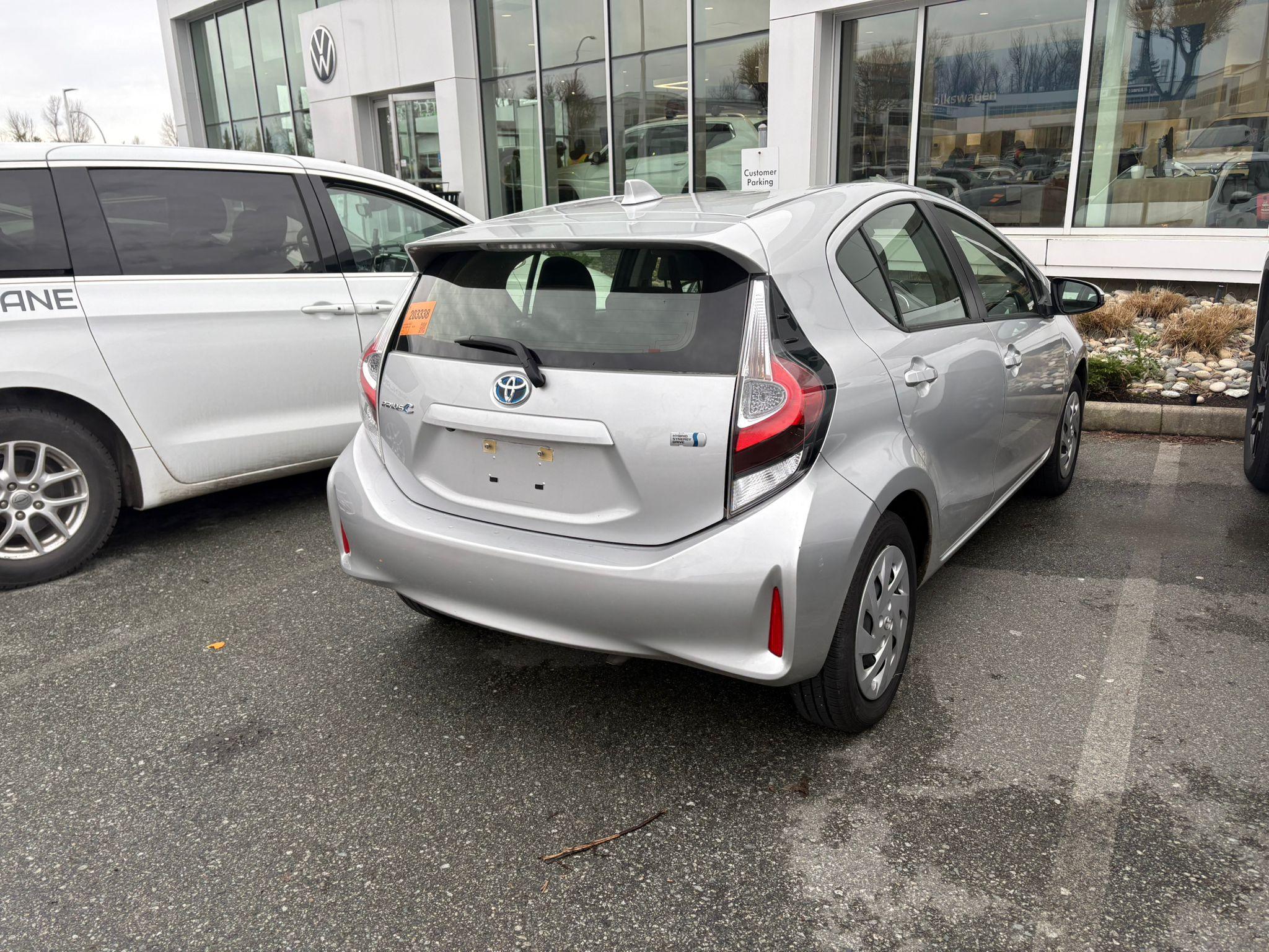 2019 Toyota Prius C - photo 3