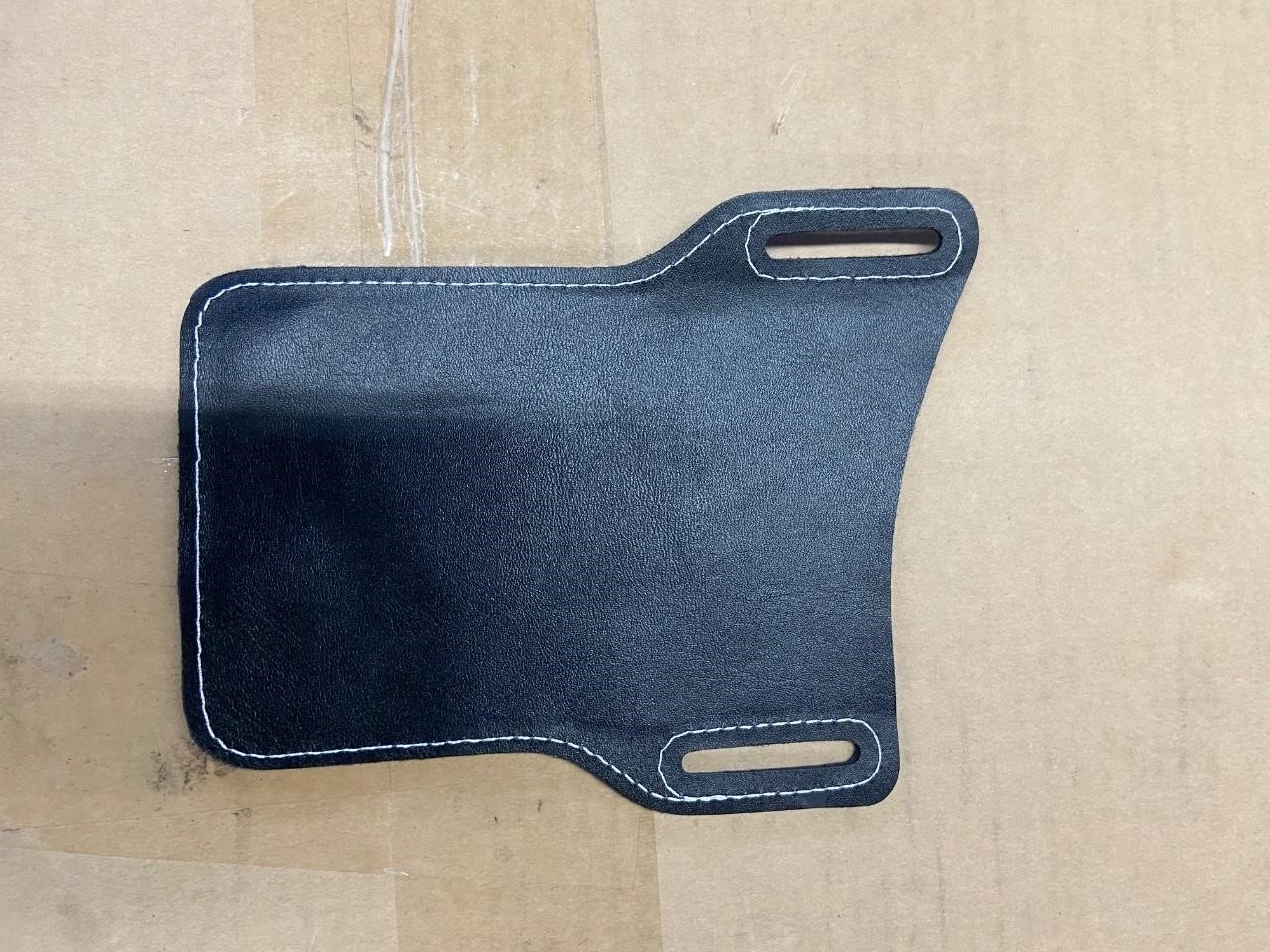 16pcs Vintage Leather Waist Bag- New - photo 4