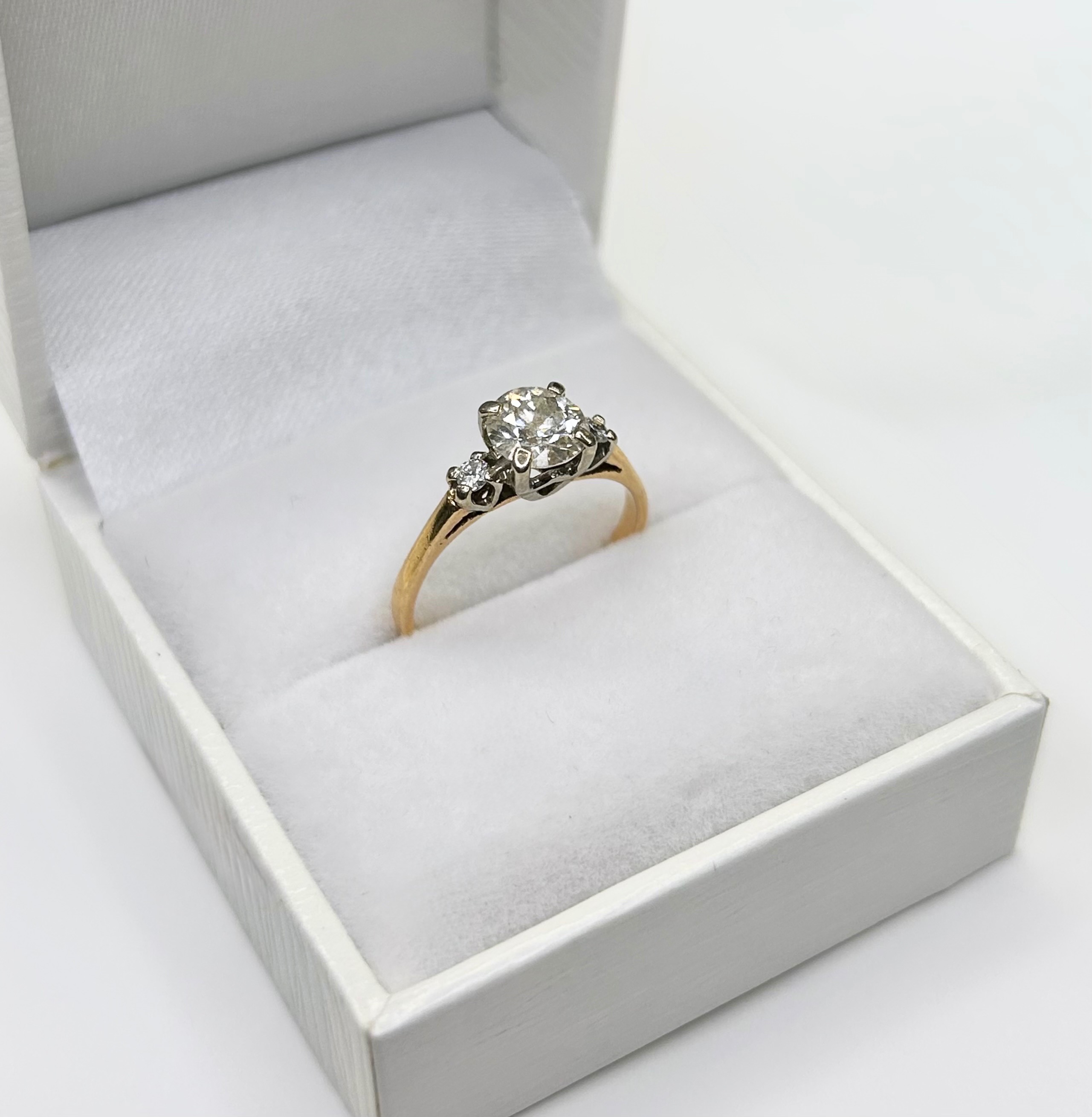 14K Yellow Gold Ring With Three Brilliant Diamonds - photo 2