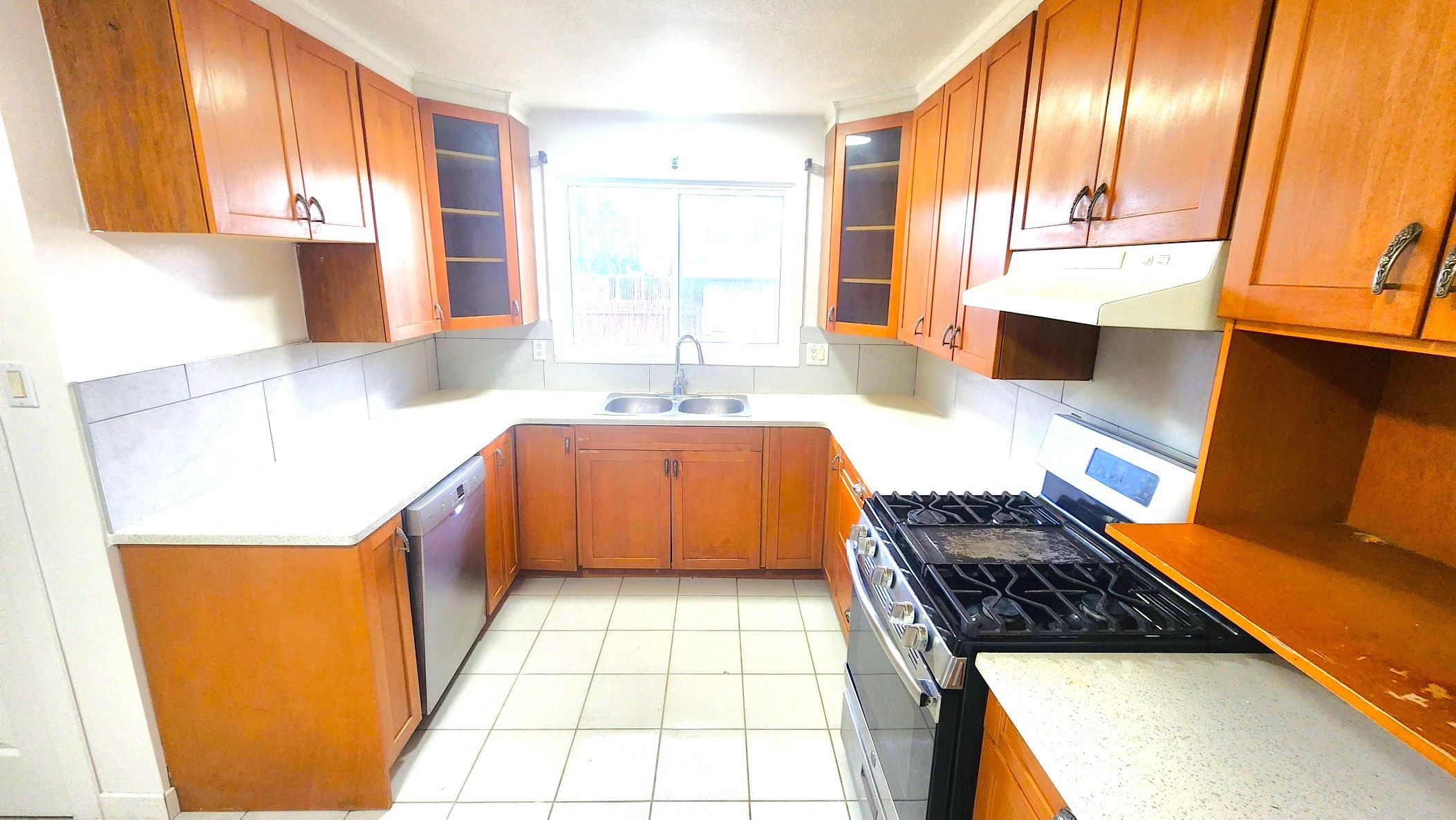 11516 133A Avenue Edmonton AB For Rent - photo 3