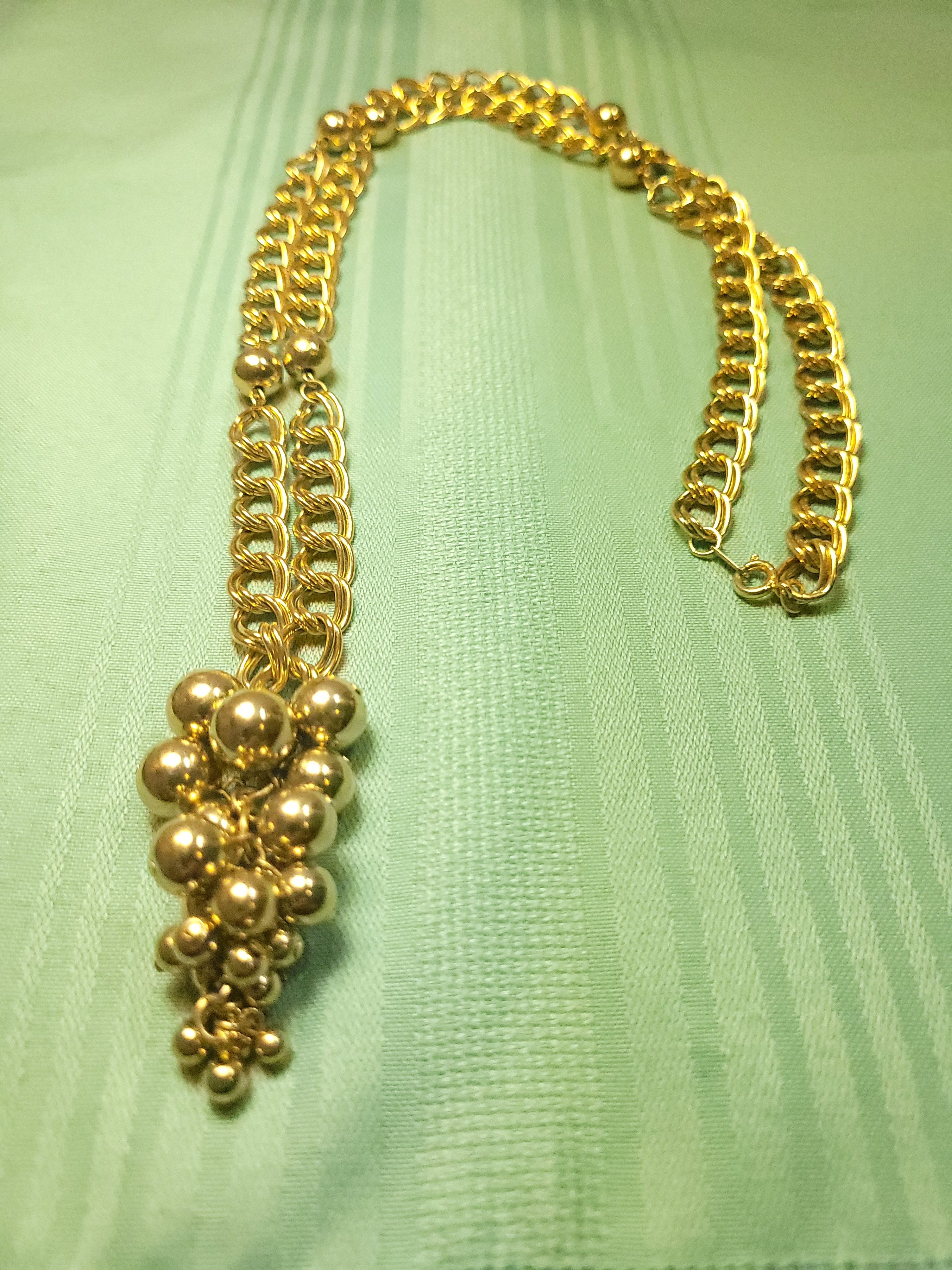 1971 Gold Tone Grape Cluster Pendant Necklace 32" Rope Chain