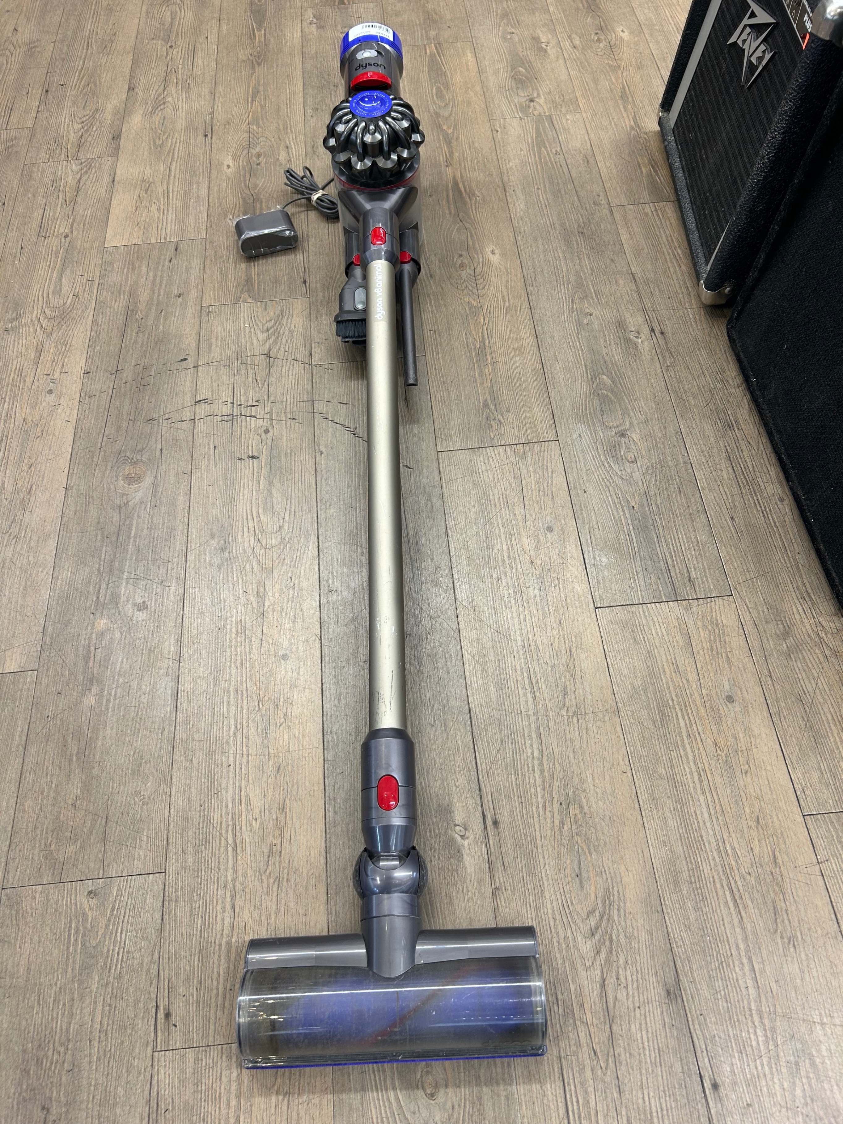 Dyson V8 Animal (Needs New Battery) - photo 3