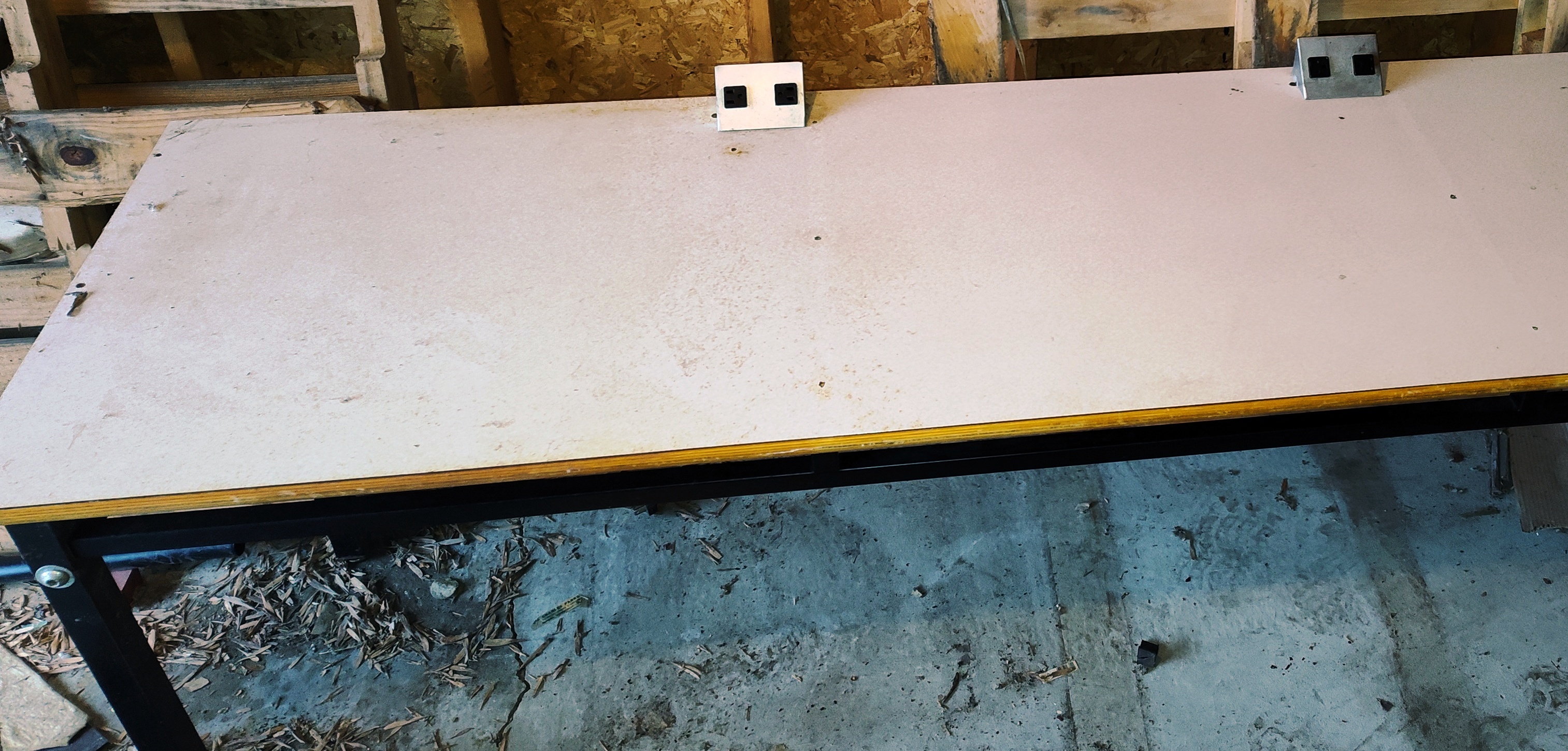 Craft table with plugs - photo 2