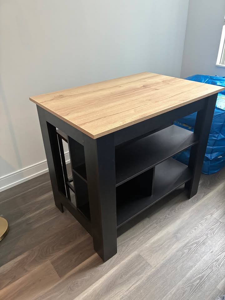 KITCHEN ISLAND