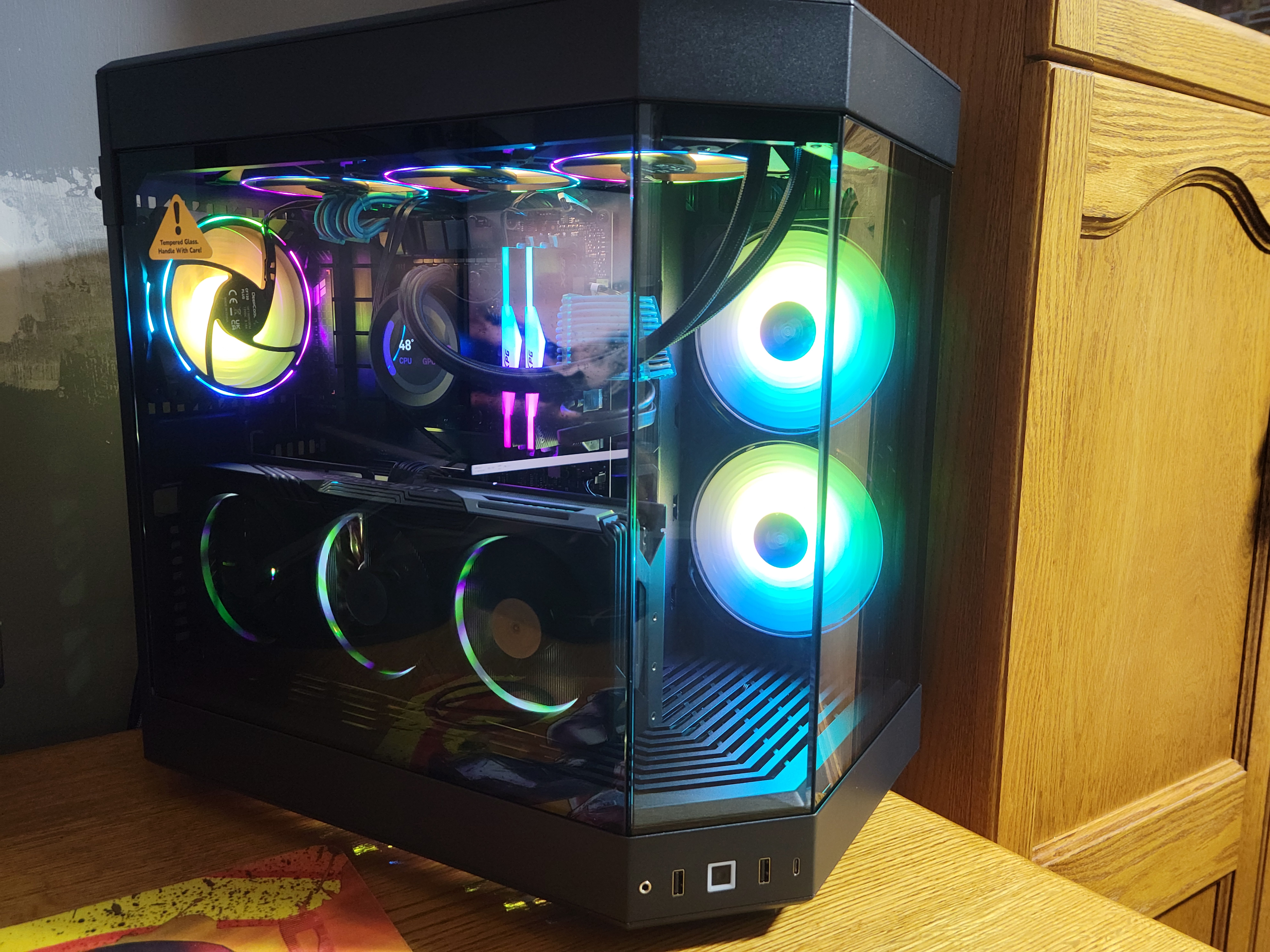 Gaming PC. AMD7600X/ 32GB DDR5 /RTX4070TI/ 1000W PSU