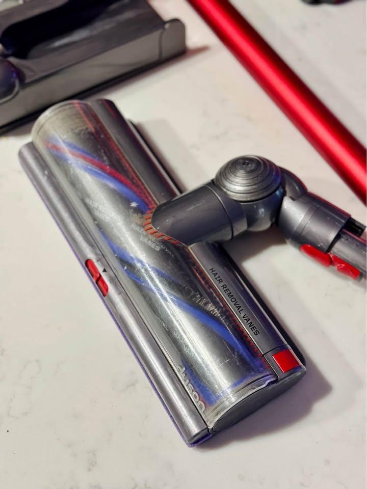 Dyson Outsize V11 Vacuum. Great condition! - photo 5