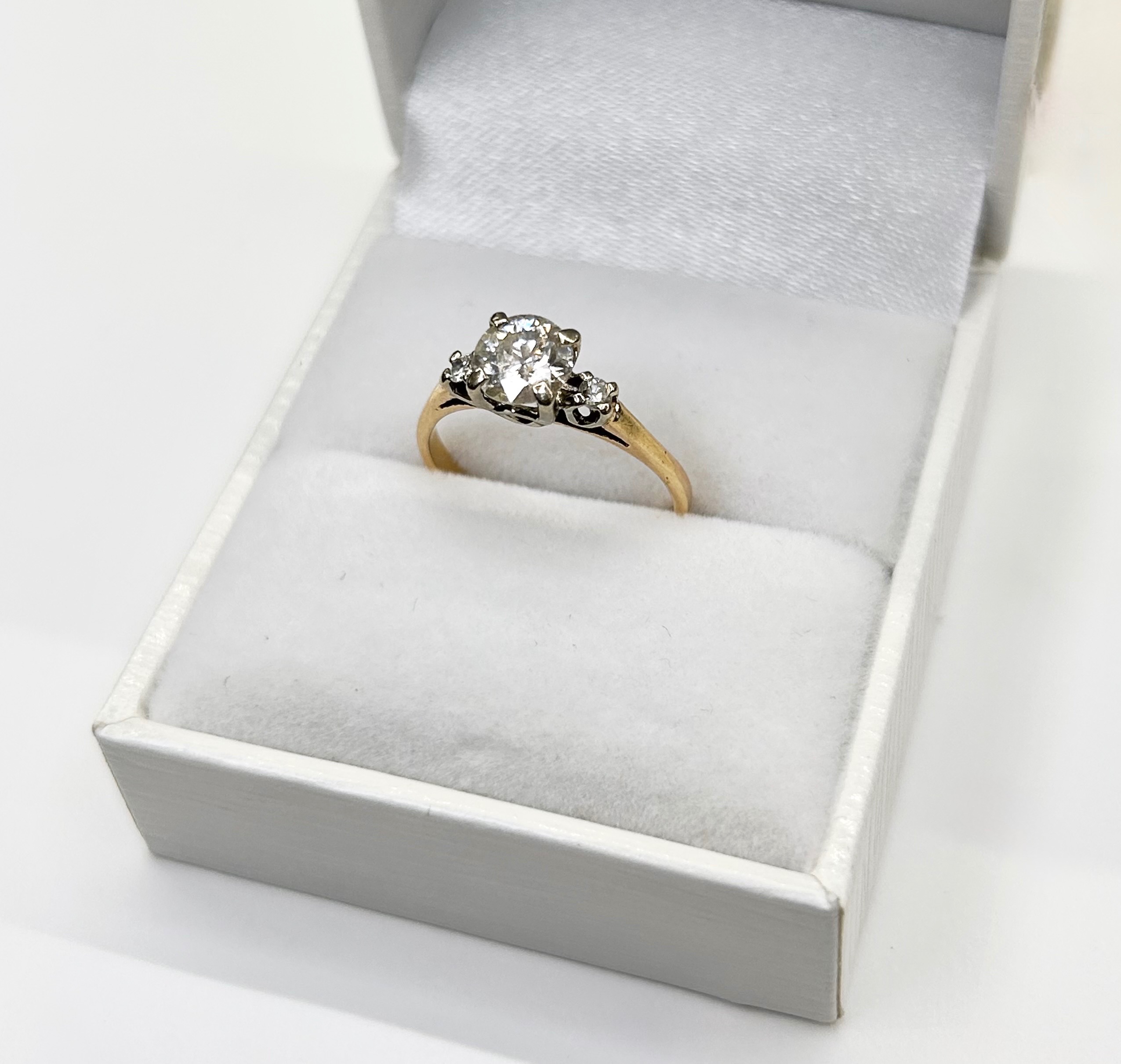 14K Yellow Gold Ring With Three Brilliant Diamonds - photo 4