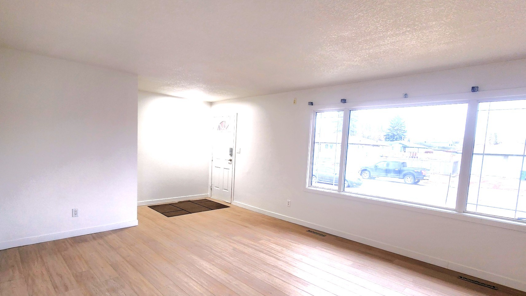 11516 133A Avenue Edmonton AB For Rent - photo 2