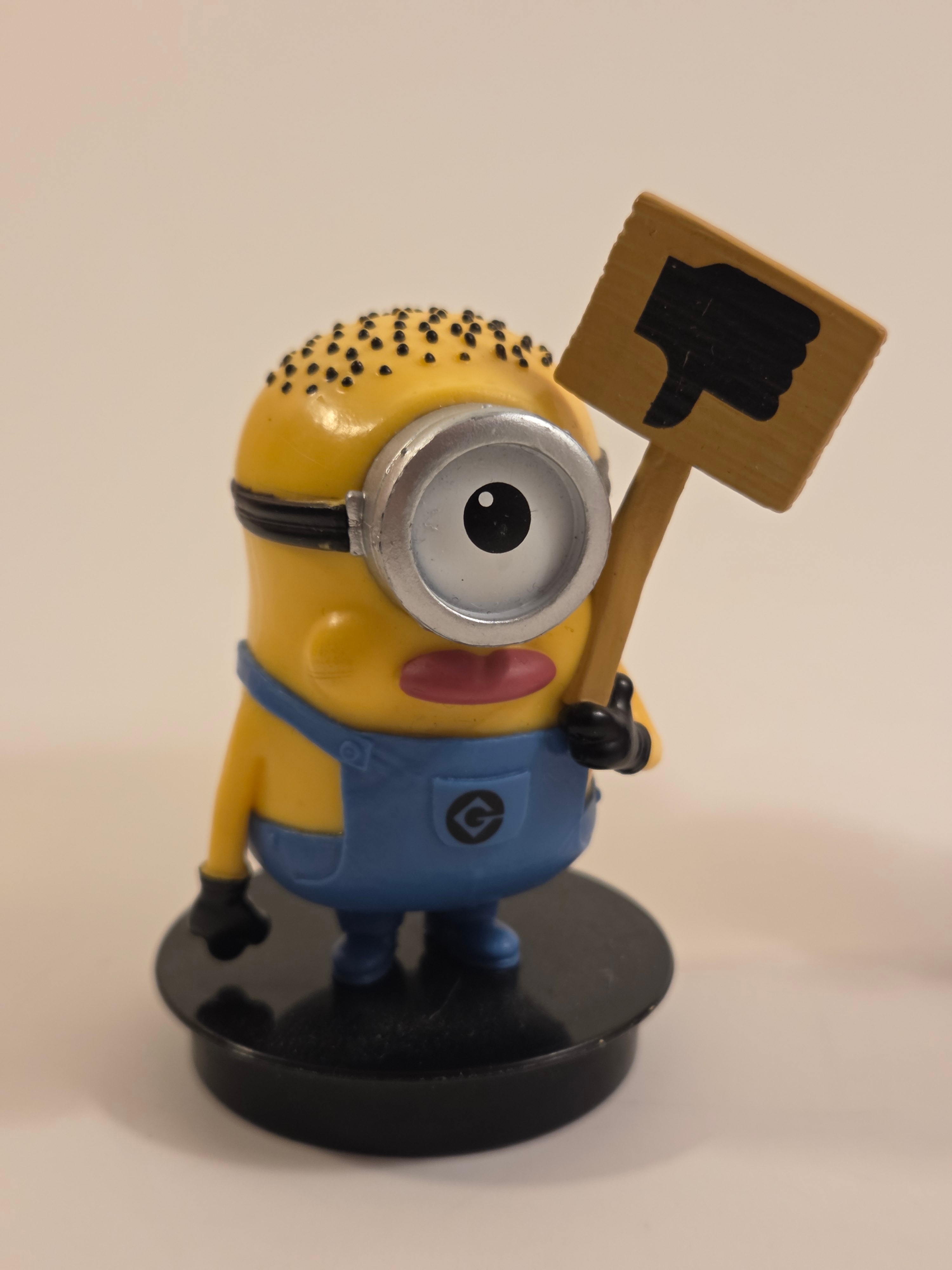 Lot of 3 – Minions & Super Mario figurines, 7–13 cm - photo 3