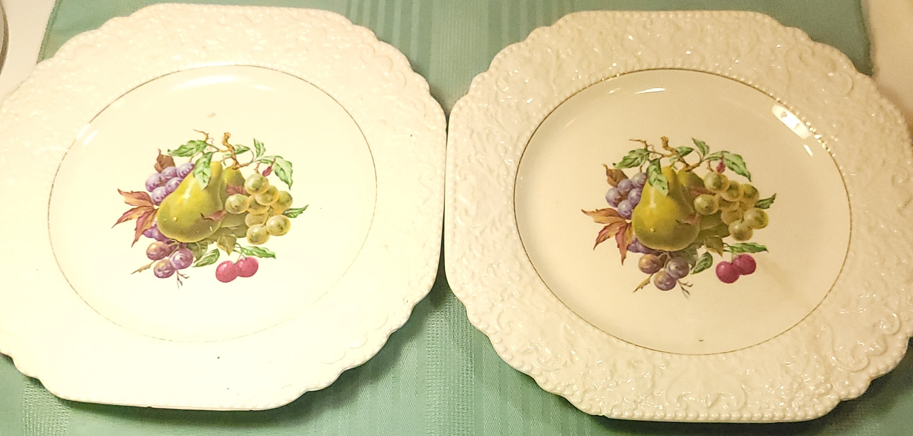 1950s Wood & Sons England Fruit Plates Pair - Embossed Scalloped - photo 2