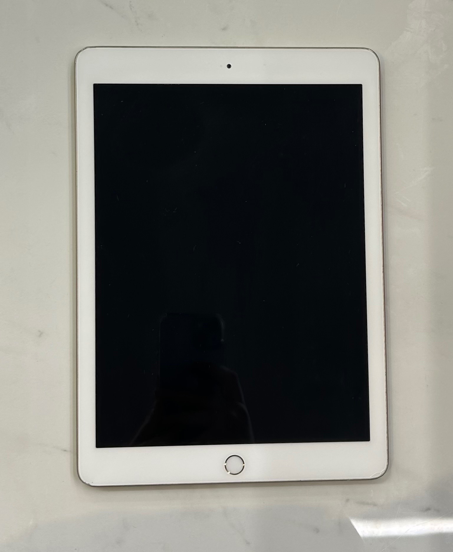 Apple iPad 5th Generation Gold - photo 3