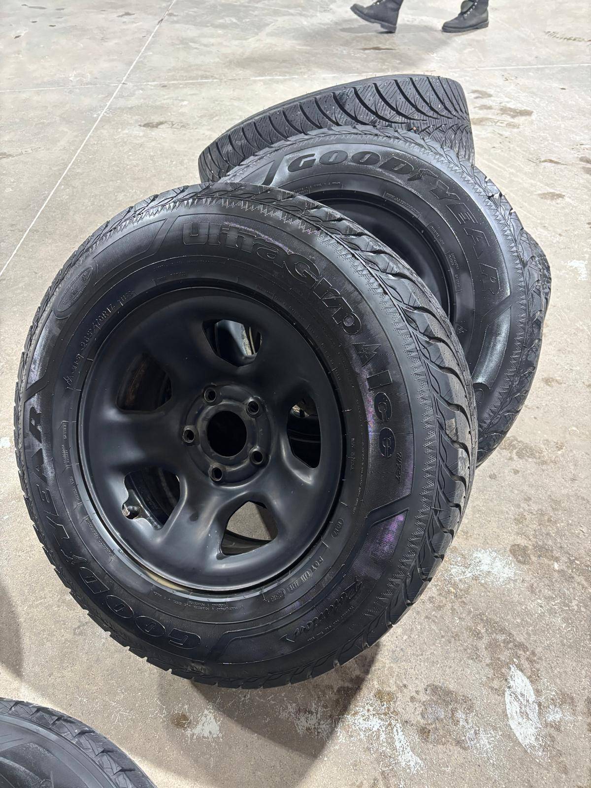 17"RAM 1500 rims(5x139)+265/70/R17 Goodyear Winters - photo 2