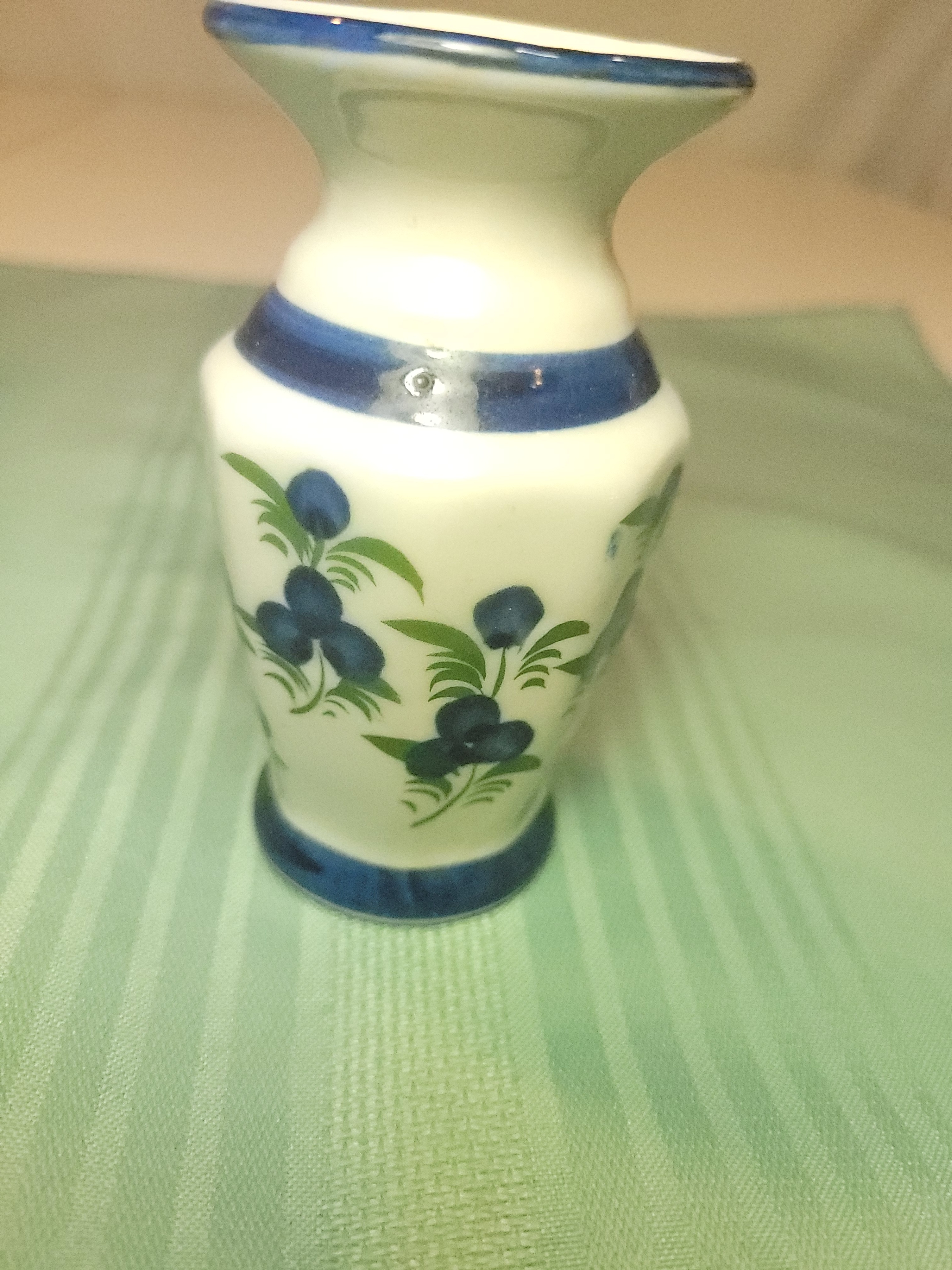 1984 Blueberry Porcelain Bud Vase - 4" Hexagonal - Made in Japan - photo 4
