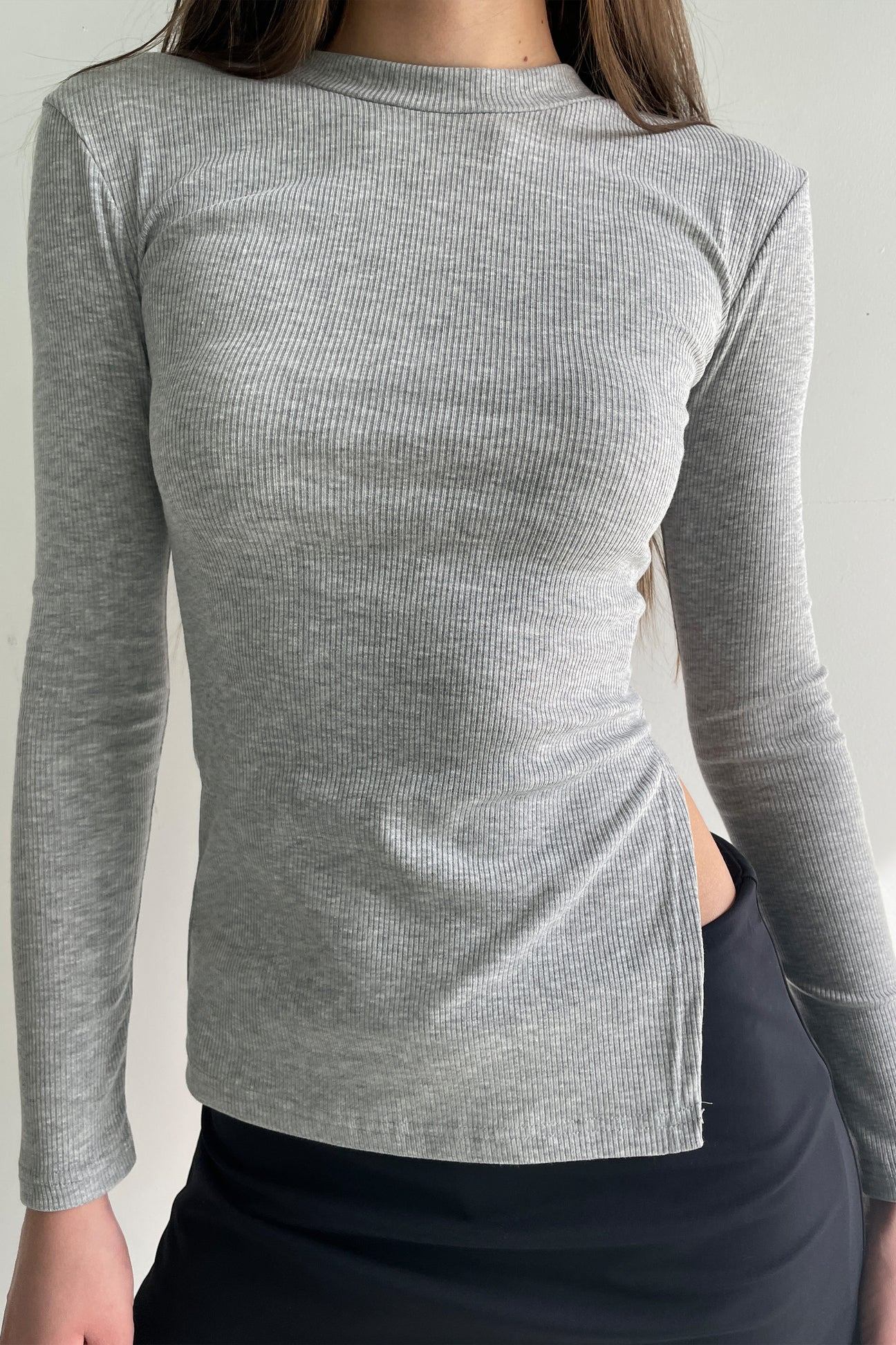 Ribbed Long Sleeve with Split Side (Size M) - photo 2