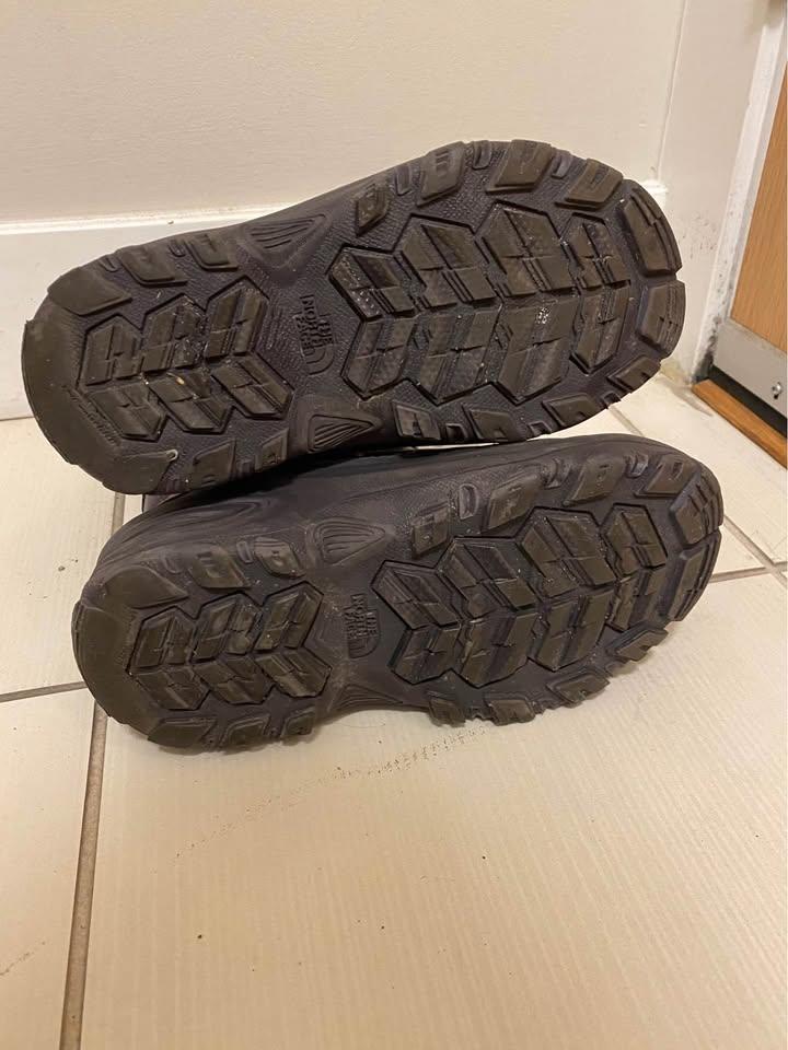 Northface snow boots size US3 - photo 2