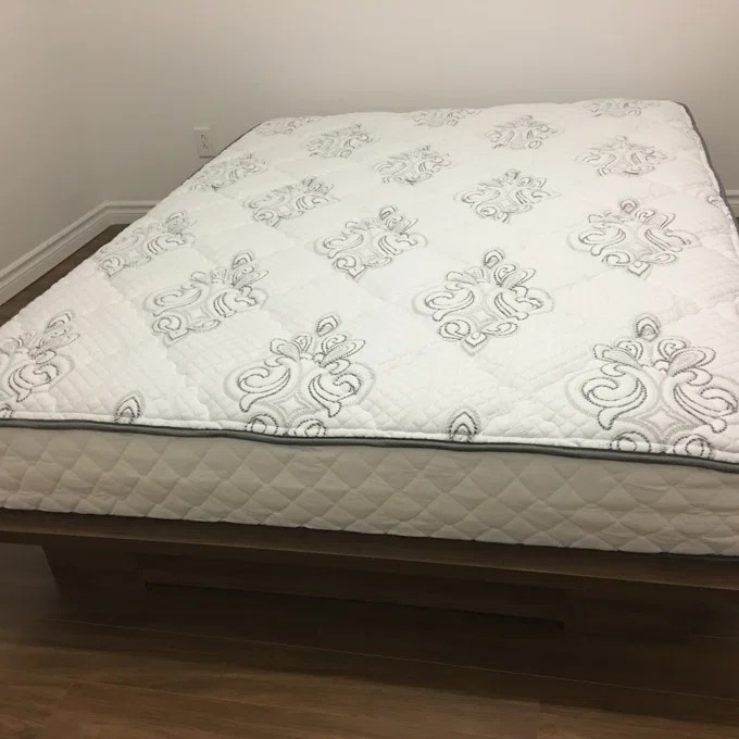 Brooklyn Bedding Soft Hybrid Queen Mattress 10" $200 Kamloops - photo 2