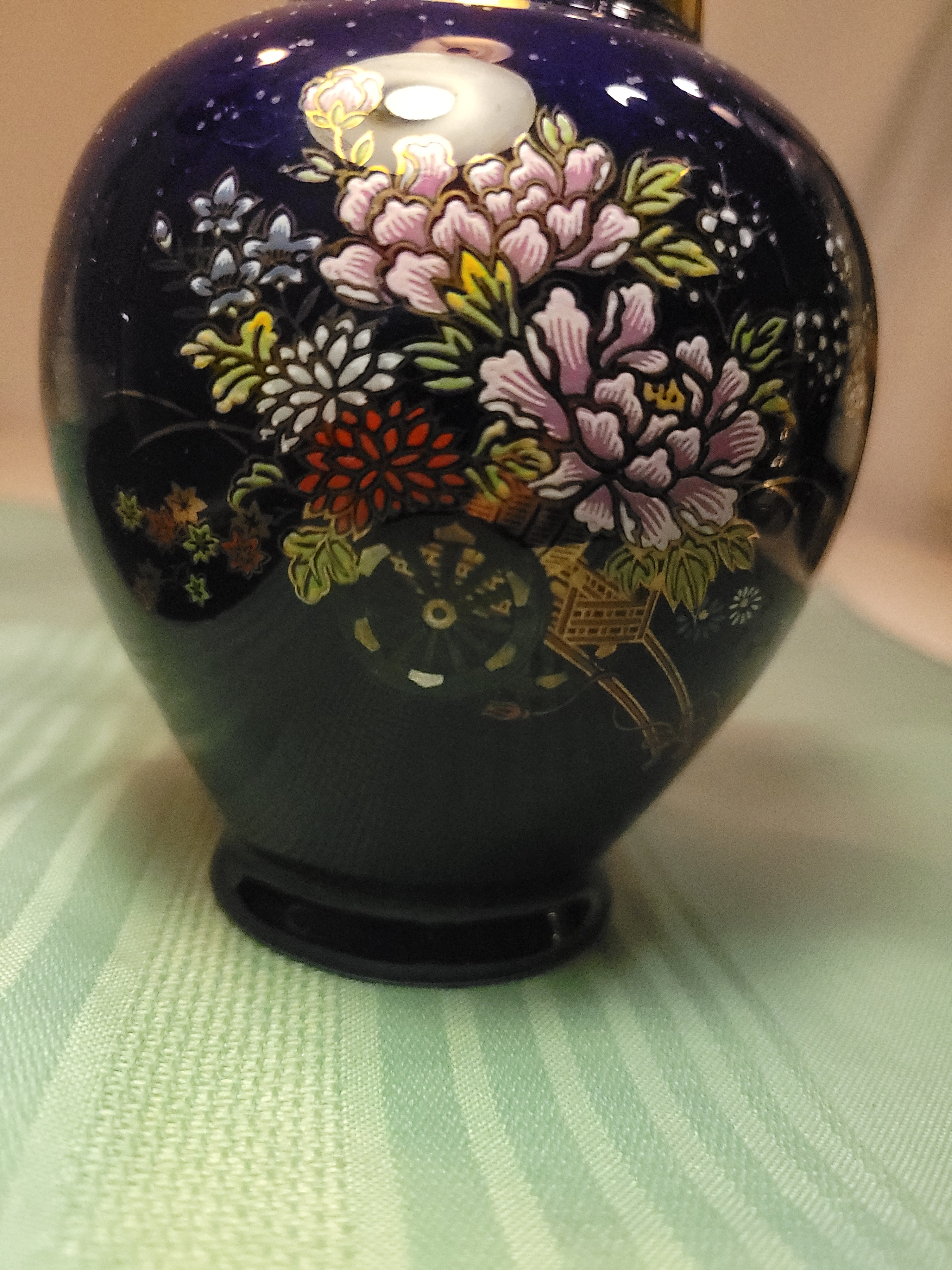 1960s Japanese Cobalt Blue Porcelain Vase - Flower Cart Vintage - photo 3
