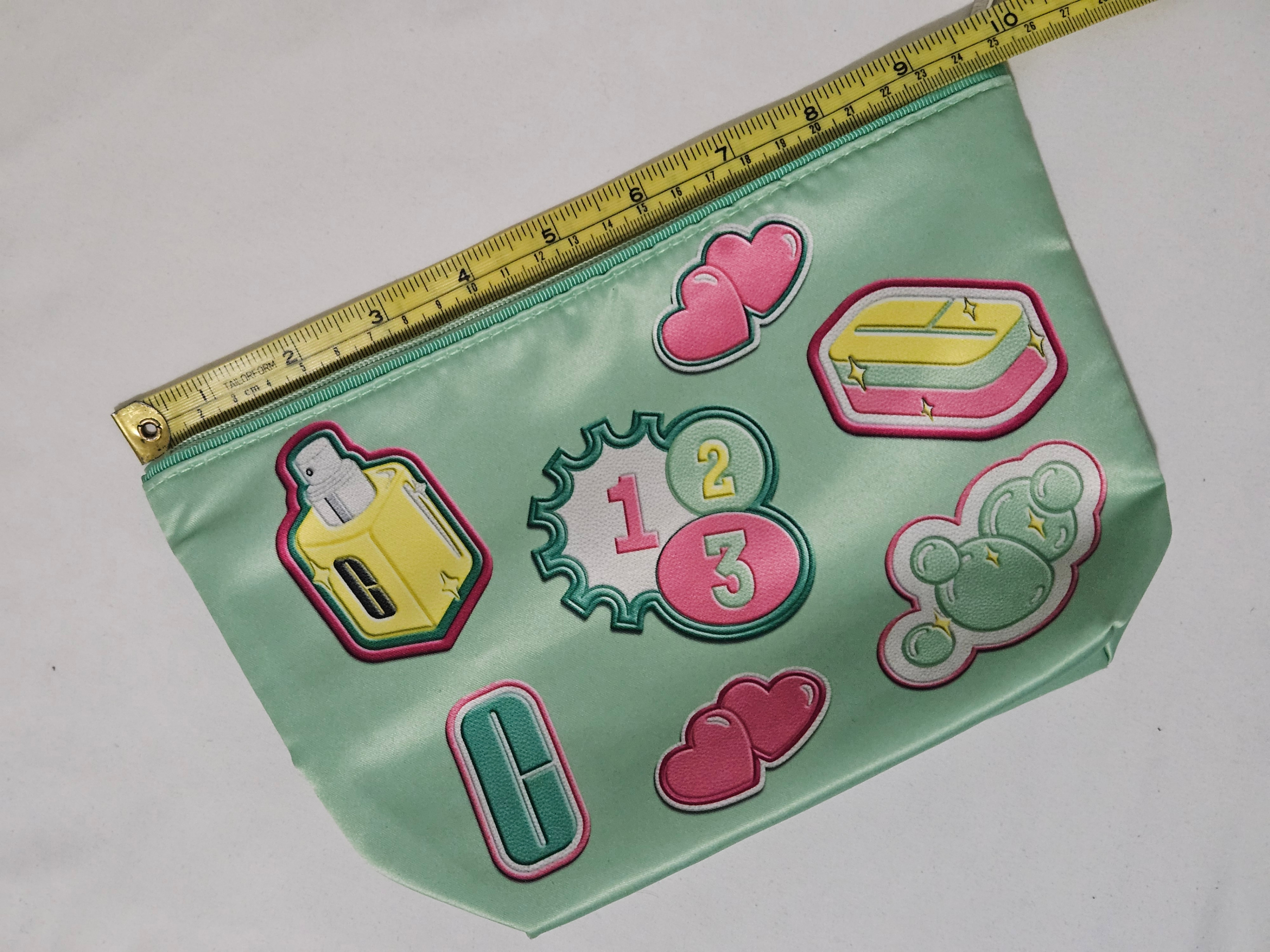 Clinique - Makeup Bag Mint Green 🏆 - photo 2