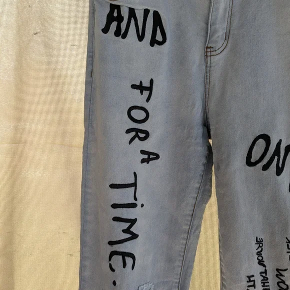 Distressed Jeans with Graffiti Design - photo 3