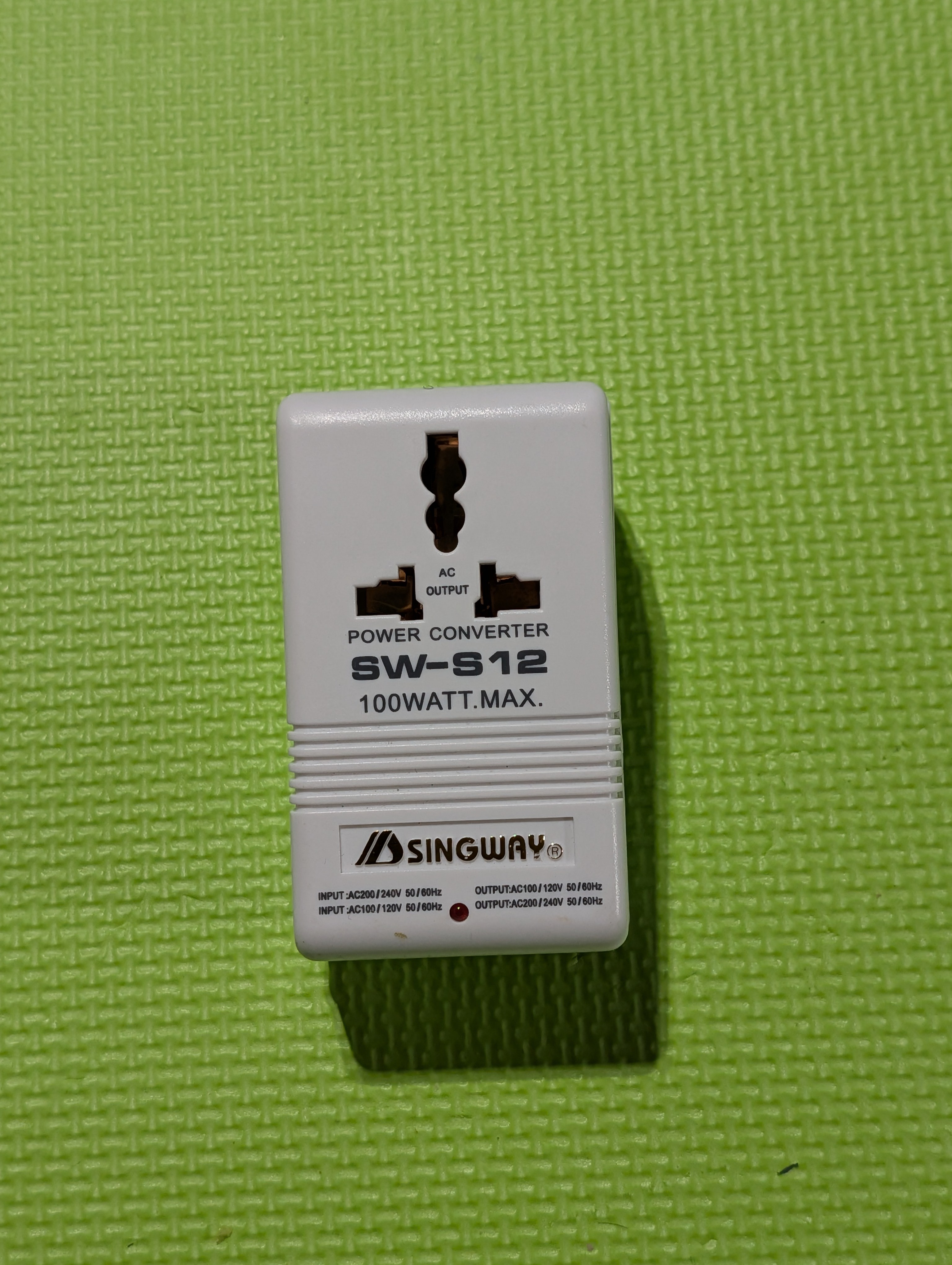 Singway Voltage Converter 100W 110V-220V
