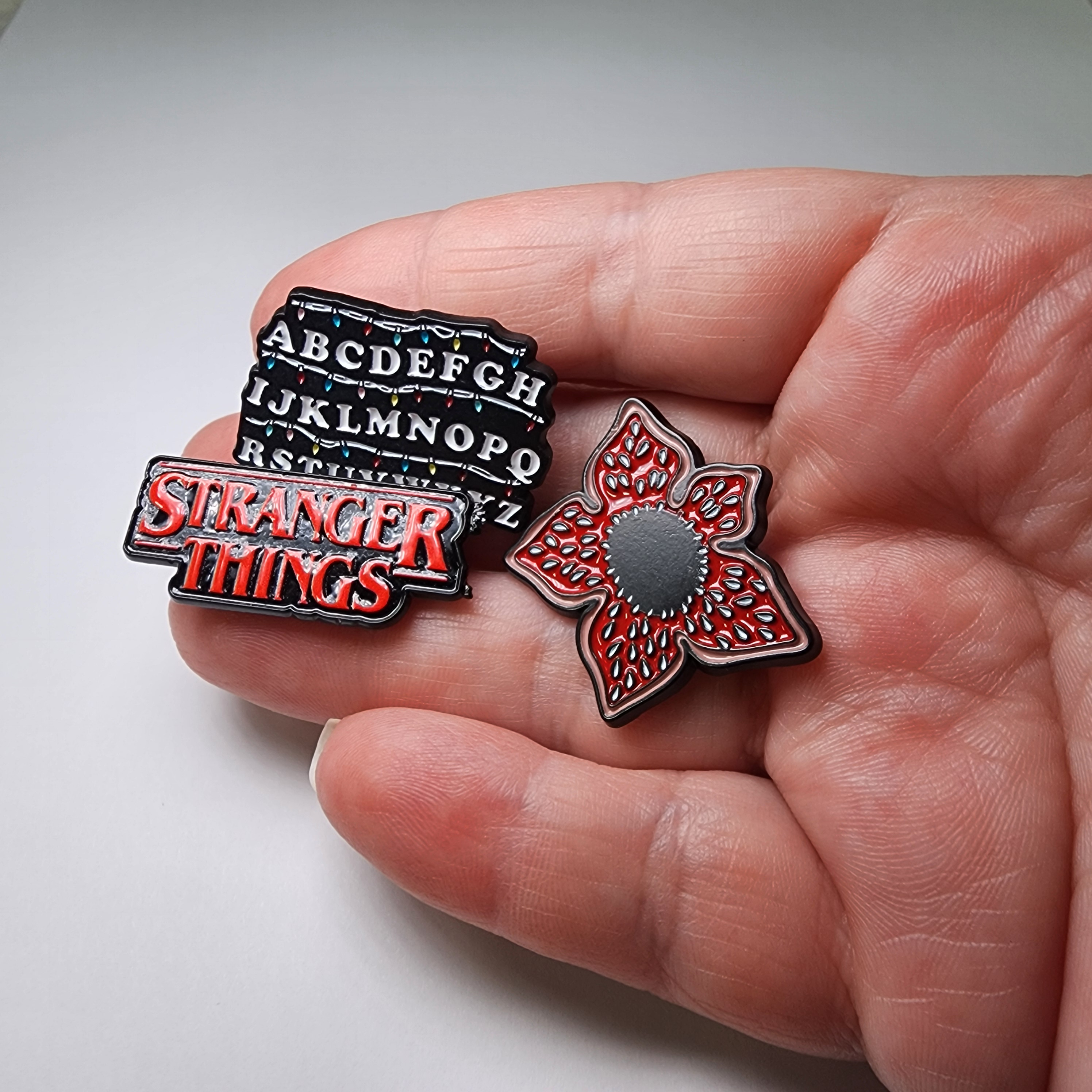 Stranger Things Set of 3 Brooch Enamel Pins - photo 3