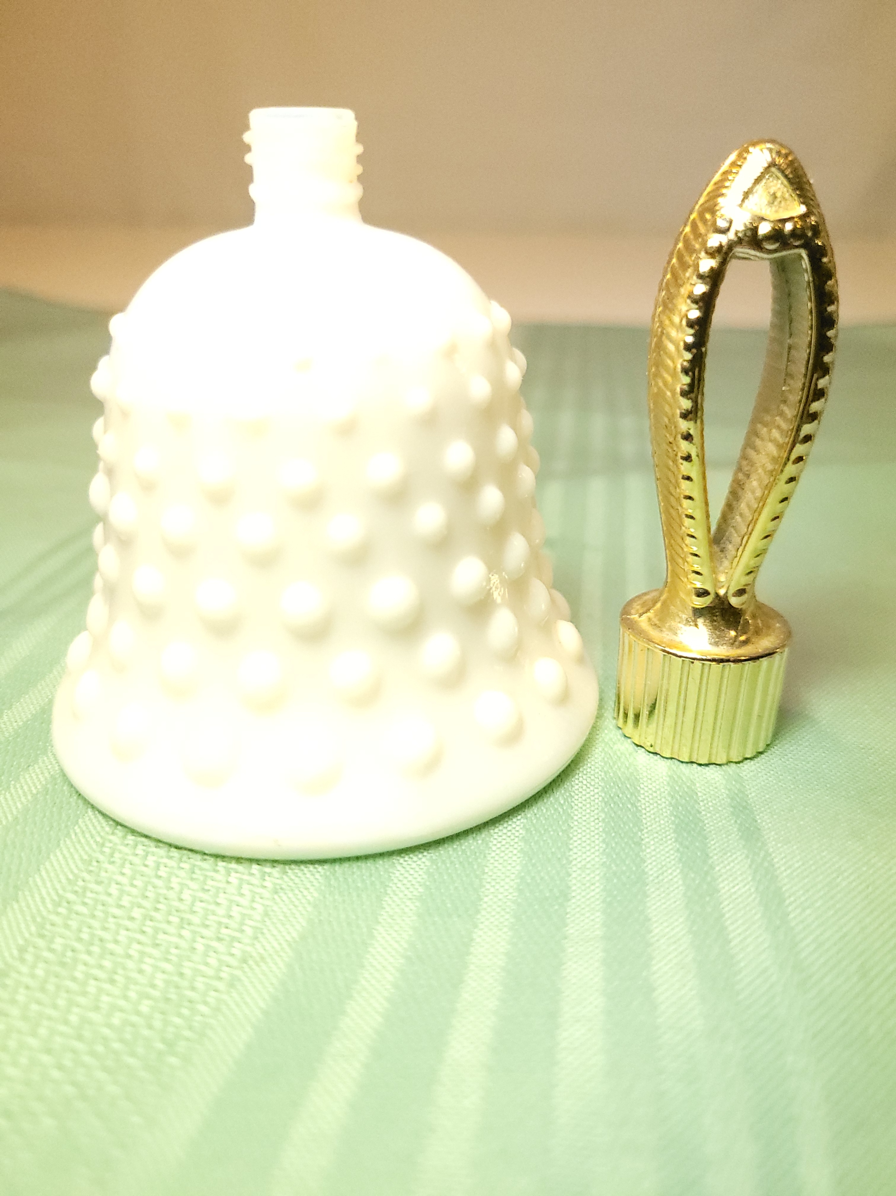 70s Avon White Milk Glass Hobnail Perfume Some Left in Bottle - photo 5
