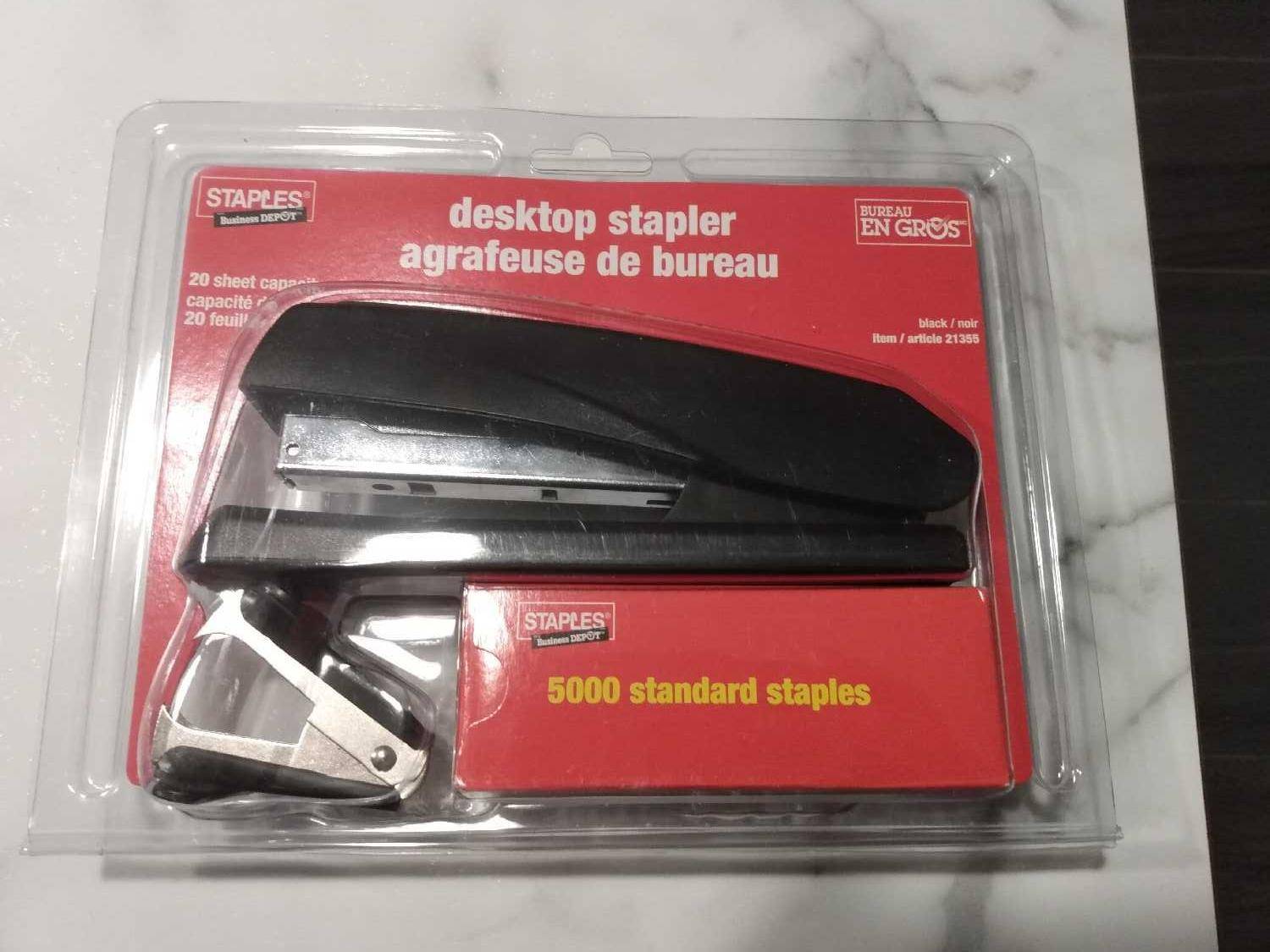 New Staples Desktop Stapler + 5000 Staples