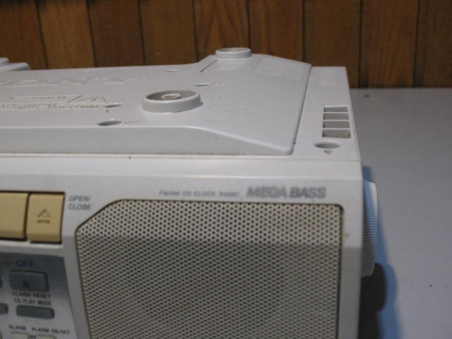 Corded Undercabinet Kitchen Alarm Clock, AM/FM Radio, CD Player - photo 5