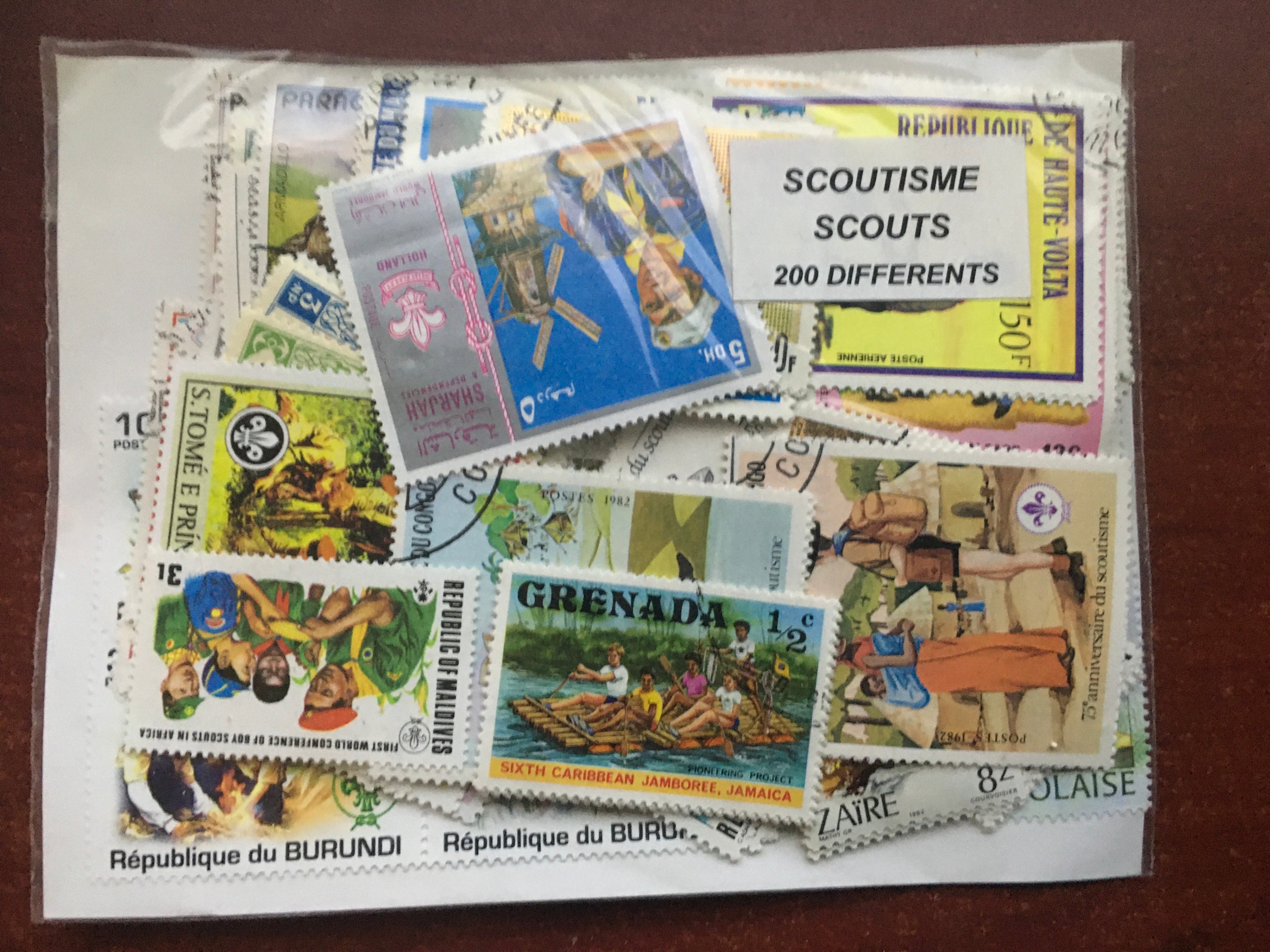 100 Scoutisme Scouts Stamps - photo 2