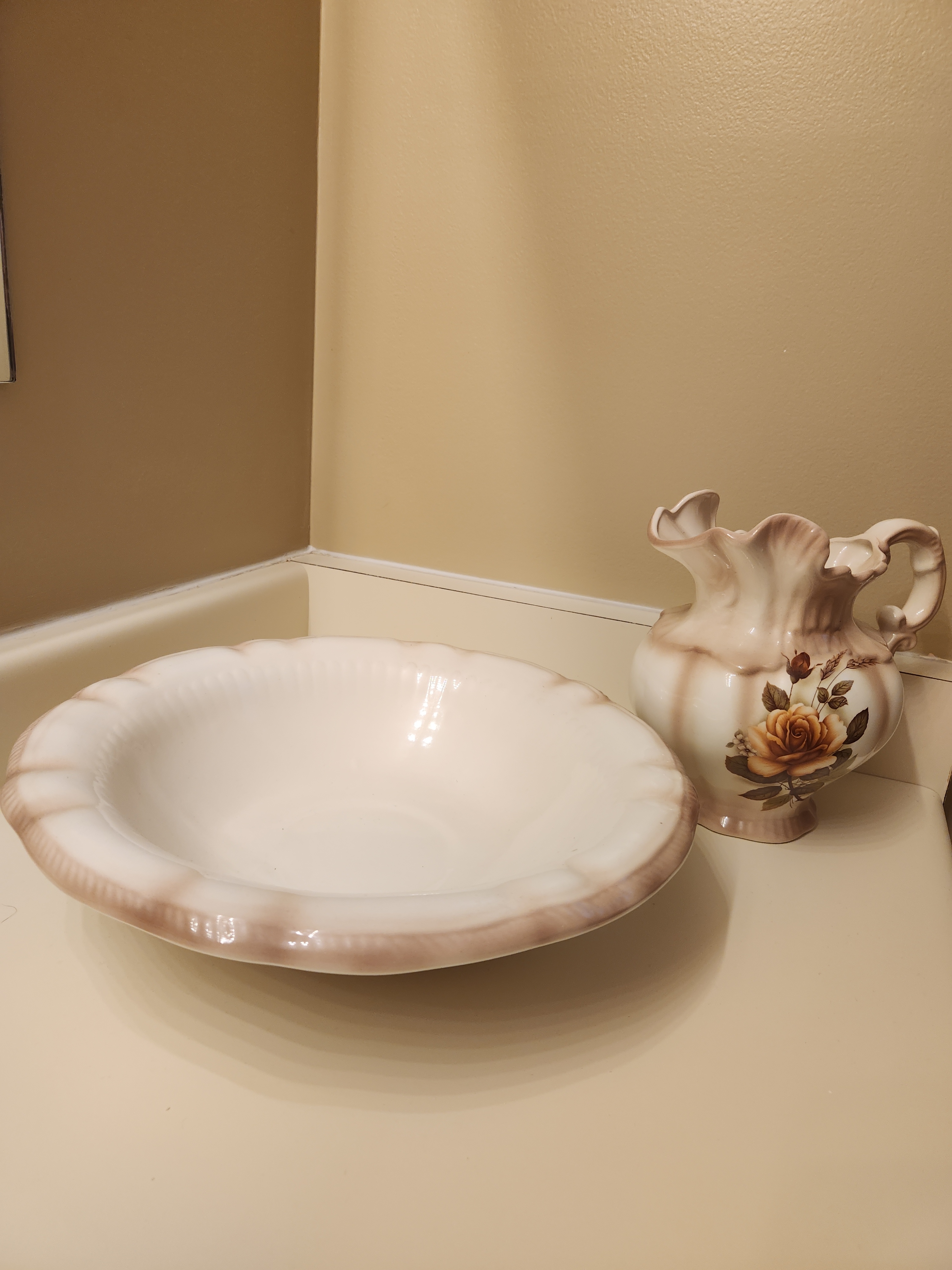 Vintage Pitcher and Wash Basin Ceramic Set - photo 2