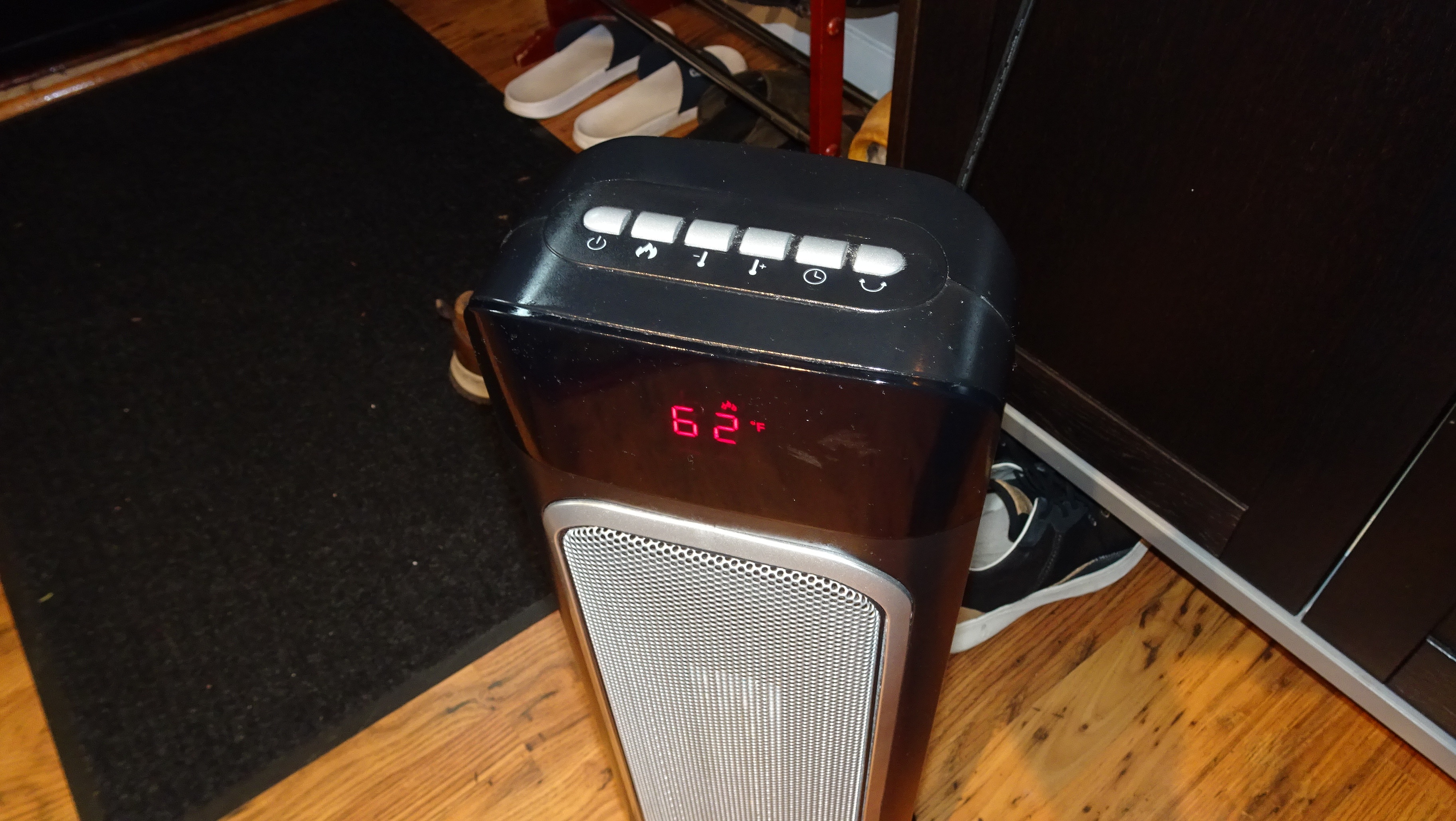 Comfort Zone Oscillating Tower Heater - photo 2