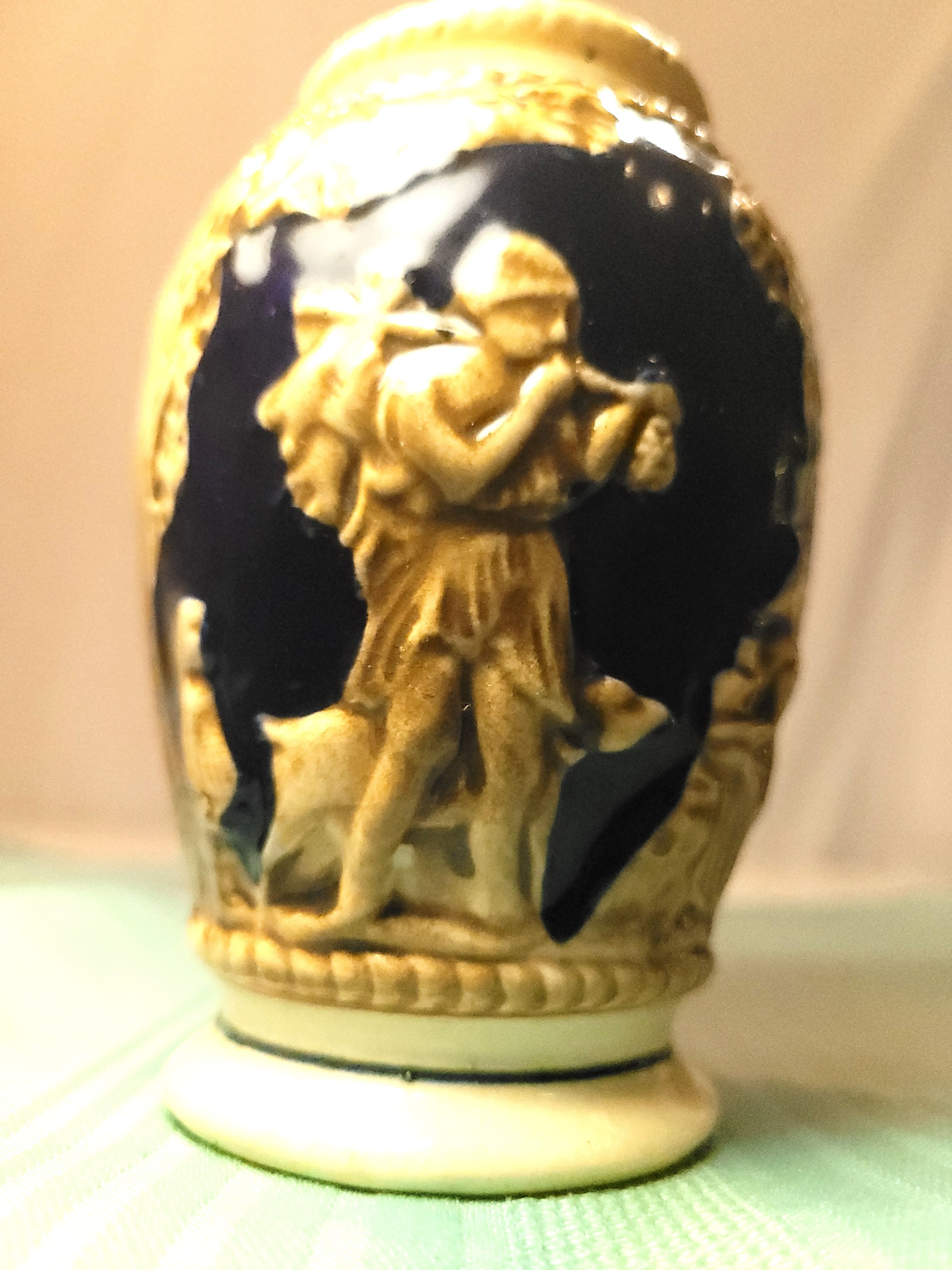 1955 Cobalt Blue Relief Shaker Japan Tavern Hunting Scene - photo 2