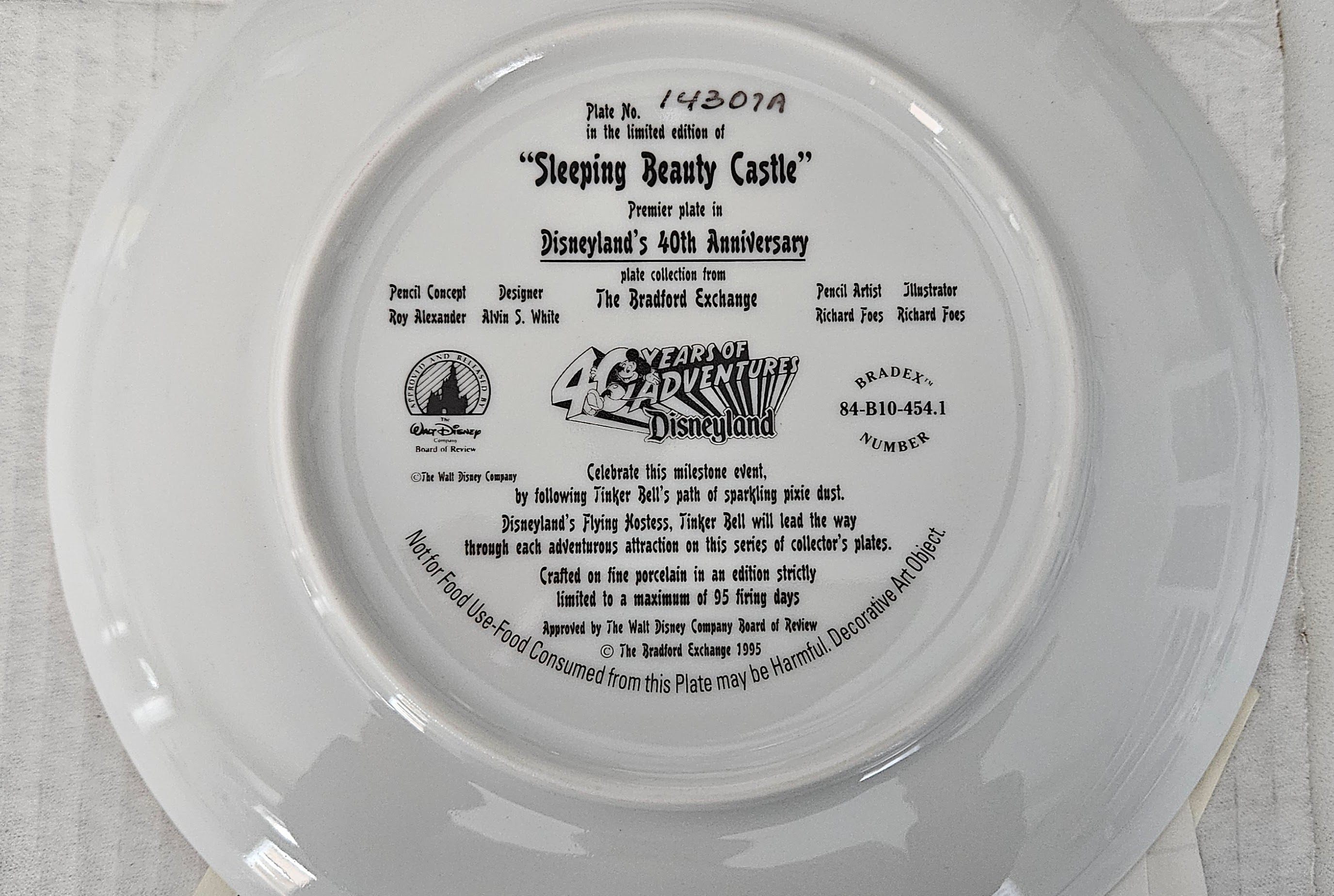 Sleeping Beauty Castle Disneyland 40th Anniversary Plate [NEW] - photo 2