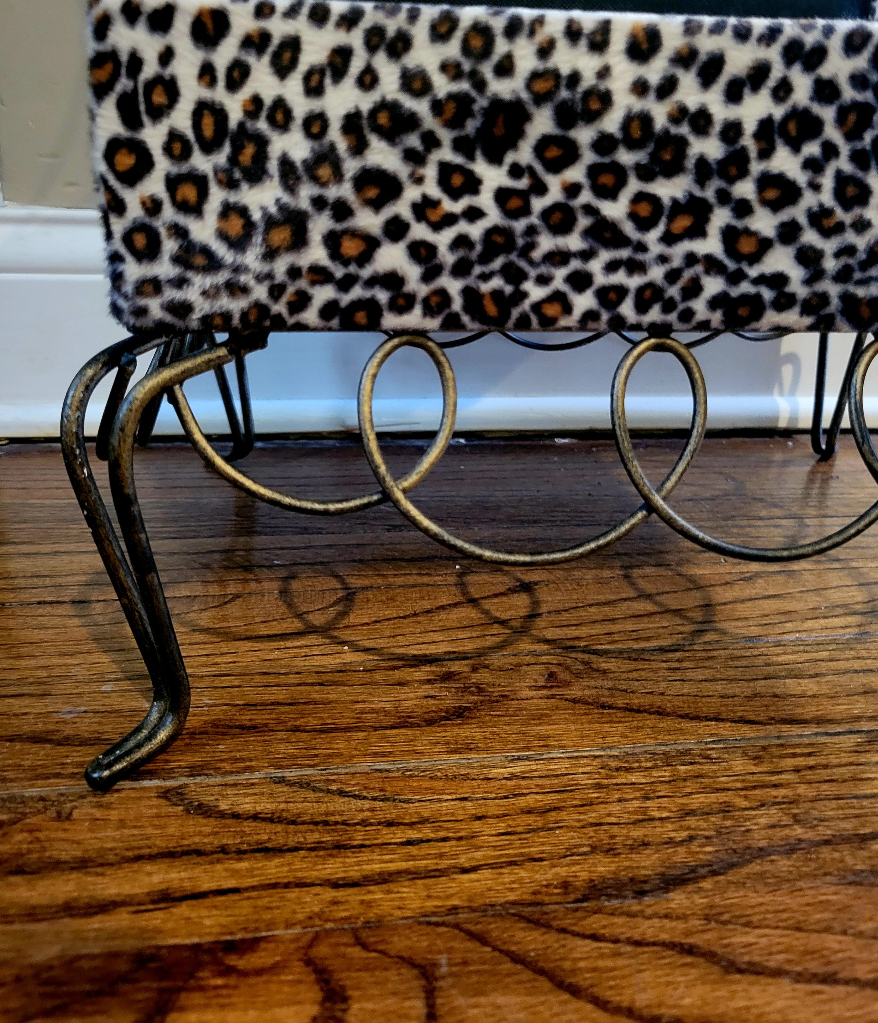 Secret Storage! Leopard Print Vanity Stool & Metal Footrest - photo 4