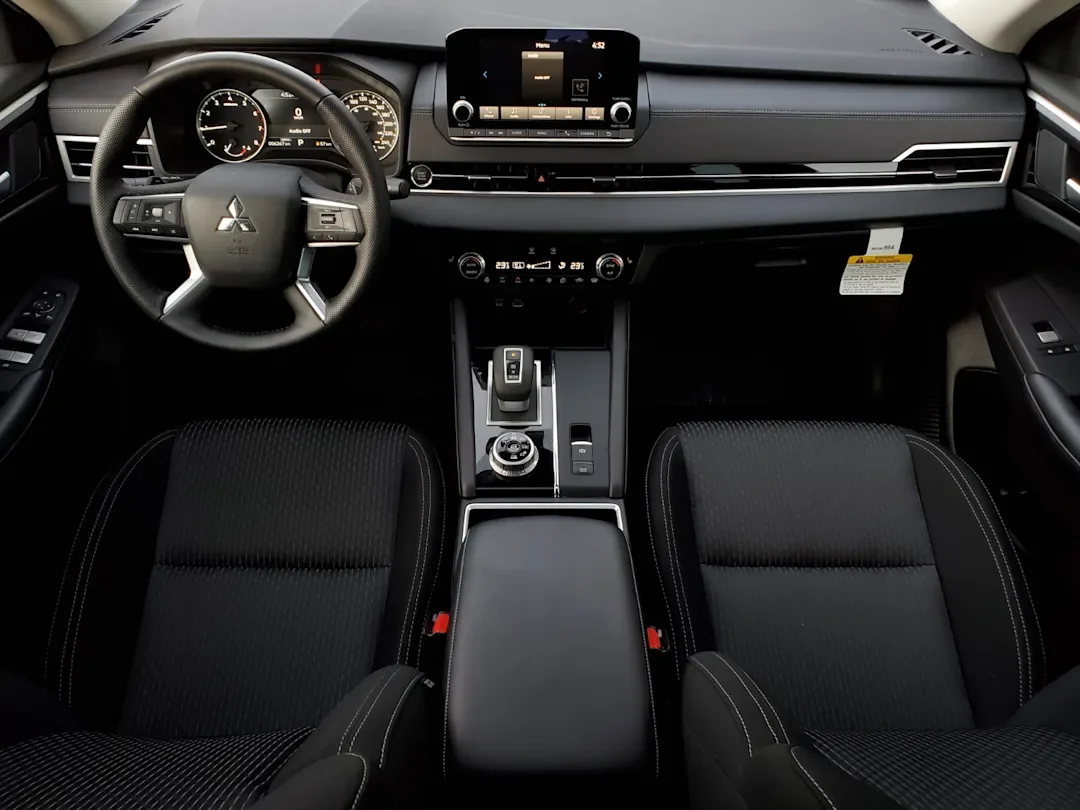 2023 Mitsubishi Outlander - photo 5