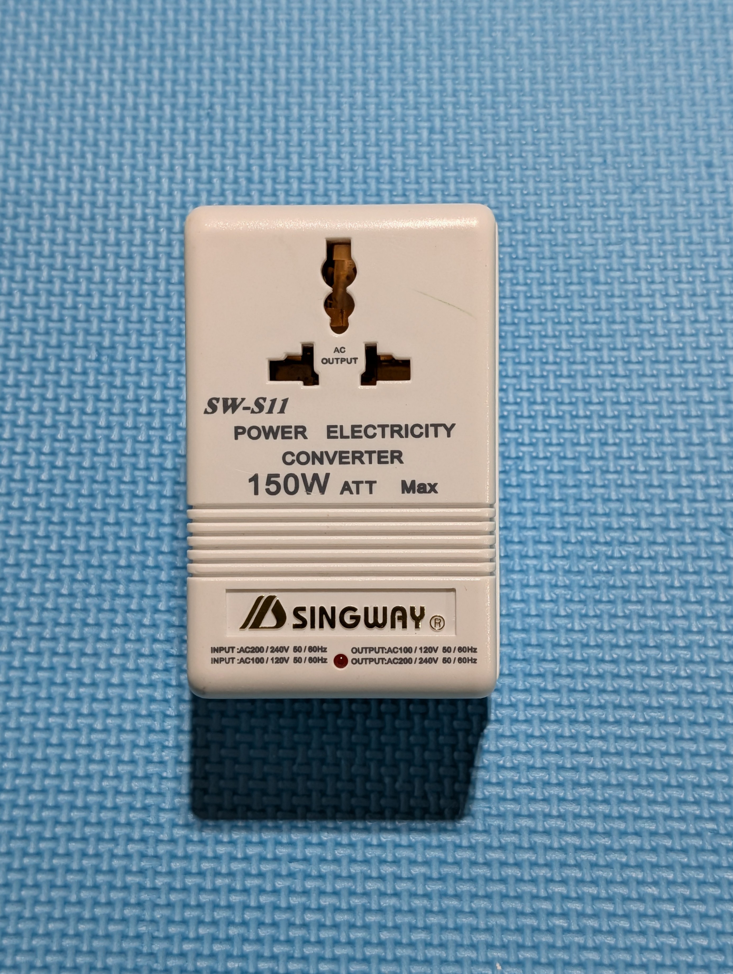 Singway Voltage Converter 150W 110V-220V 🧡
