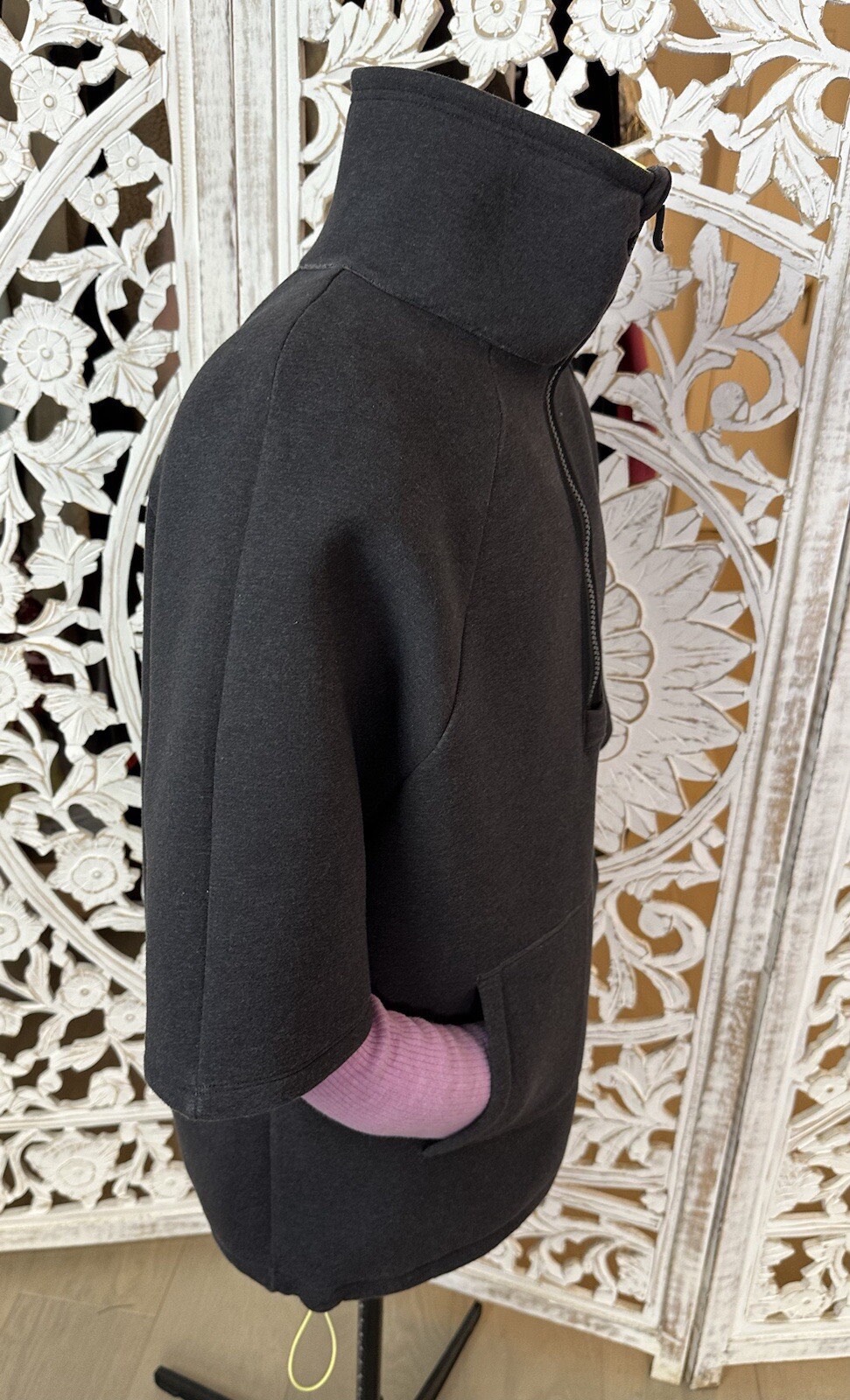 🏆 S Sweaty Betty Uplift Luxe Cape Oversize GrayNeon Front pocket - photo 4