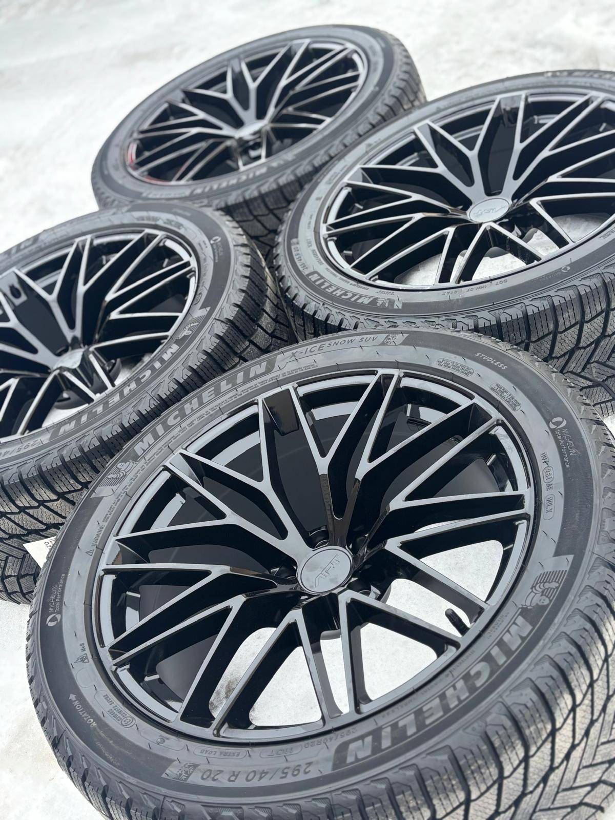 NEW 20"PORSCHE MACAN+265/45/R20 &295/40/R20 Michelin Snows - photo 2