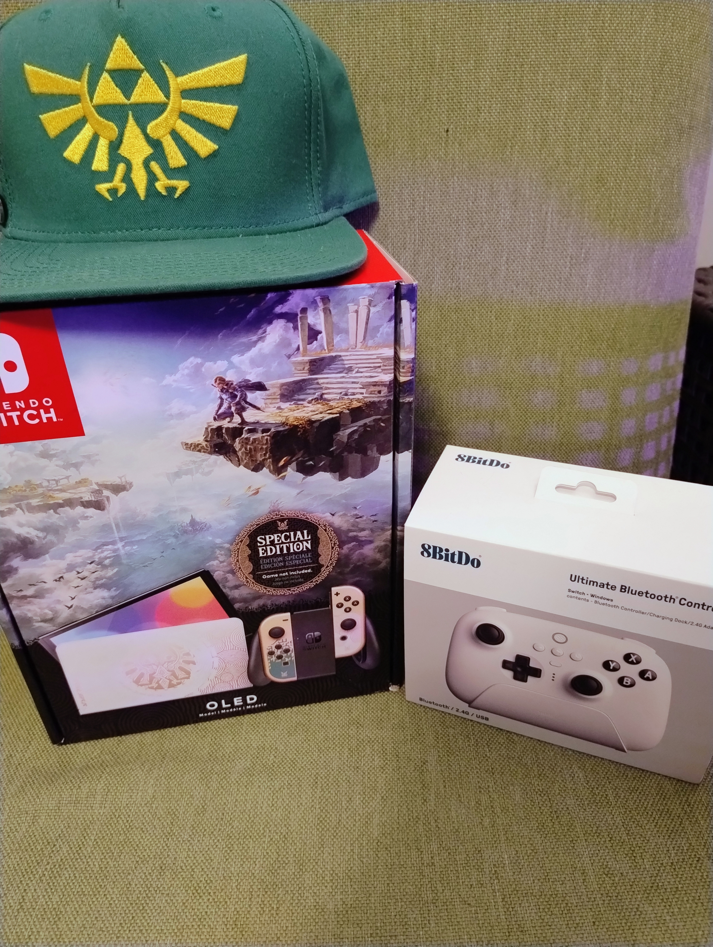 Nintendo Switch OLED Zelda Edition + 8BitDo Controller - photo 2