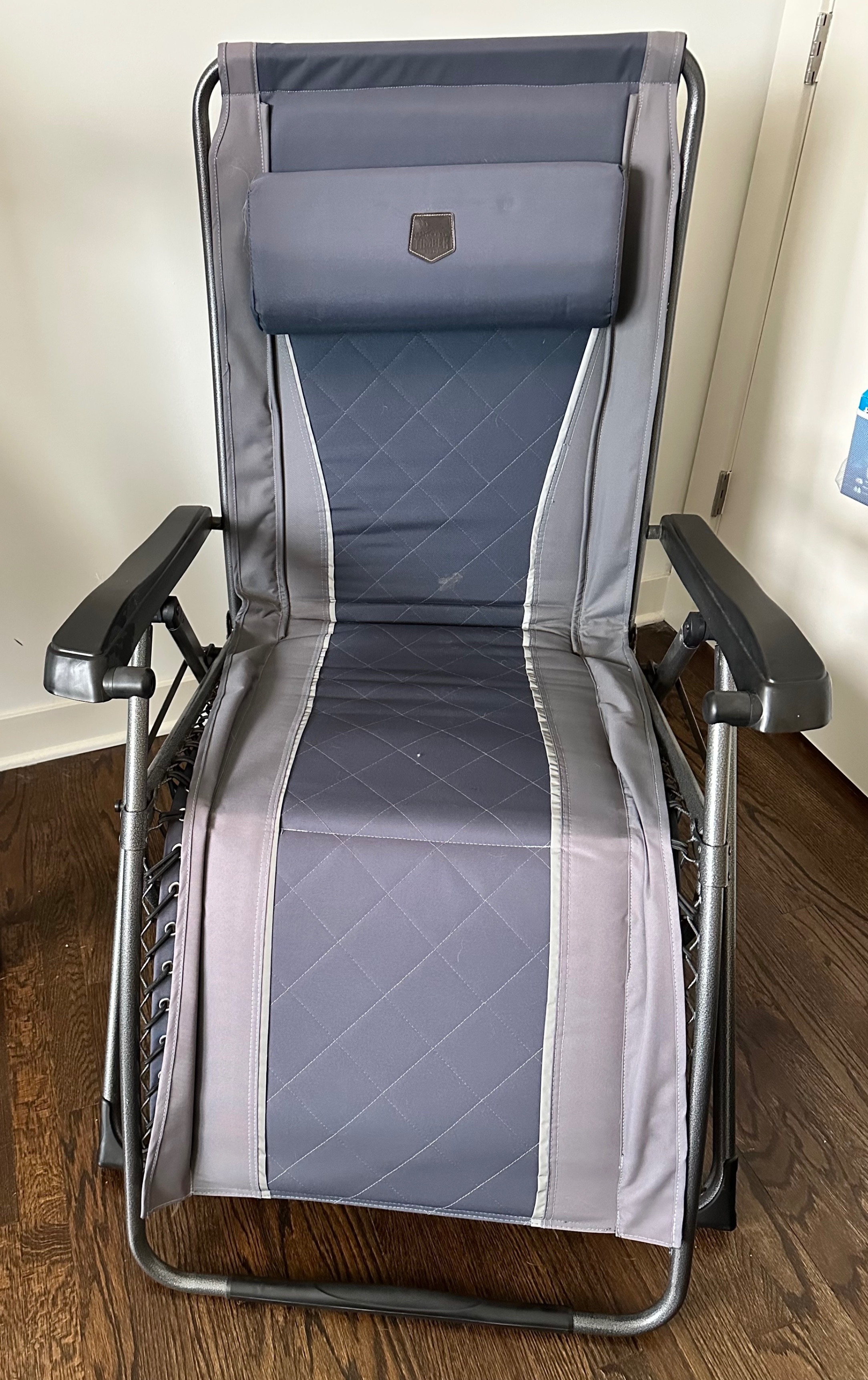 2 Timber Ridge Zero Gravity Loungers with securing clip - photo 2