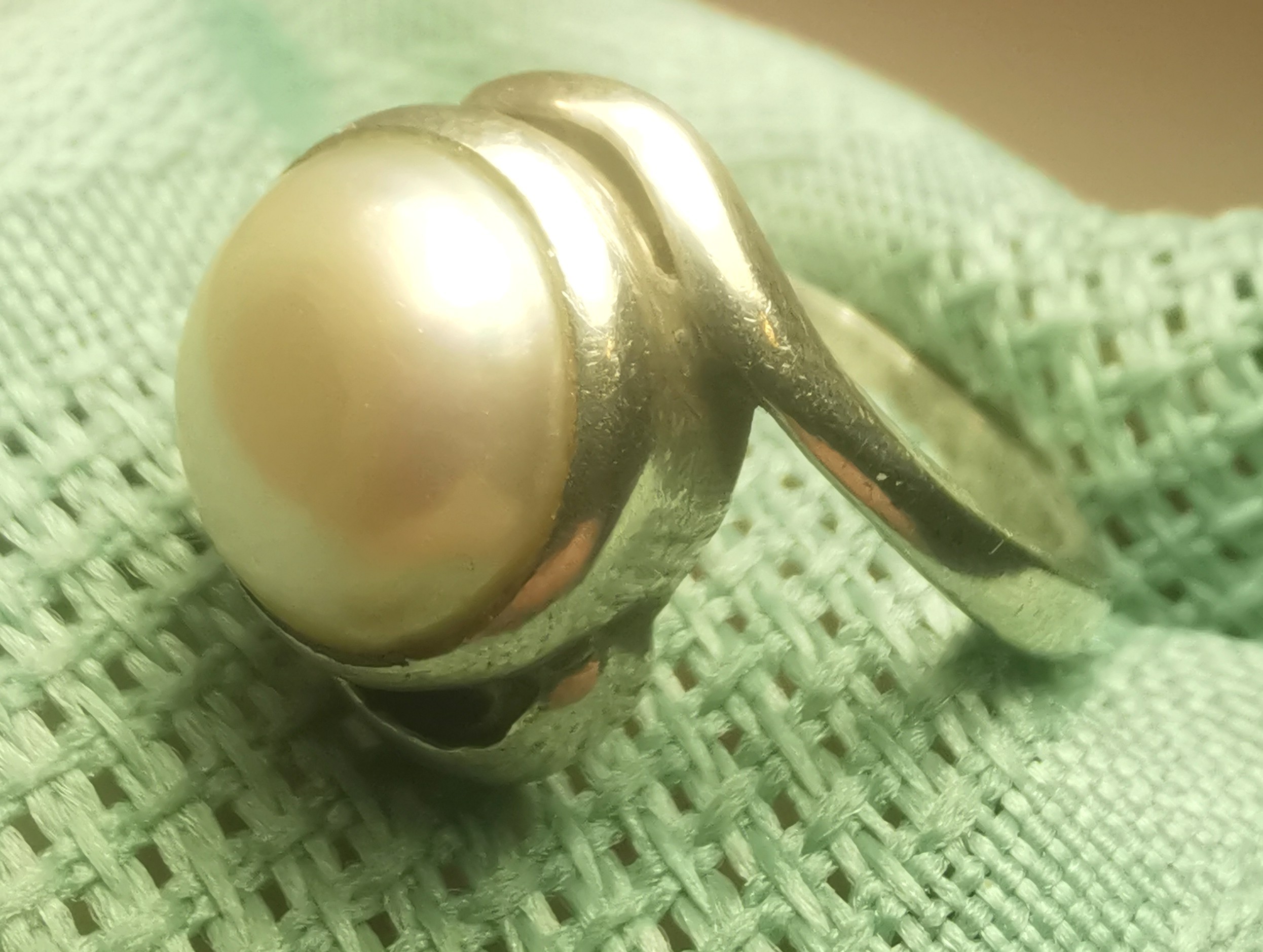 1970s Artisan Bypass Pearl Ring Silver Tone Size 4 Modernist - photo 4