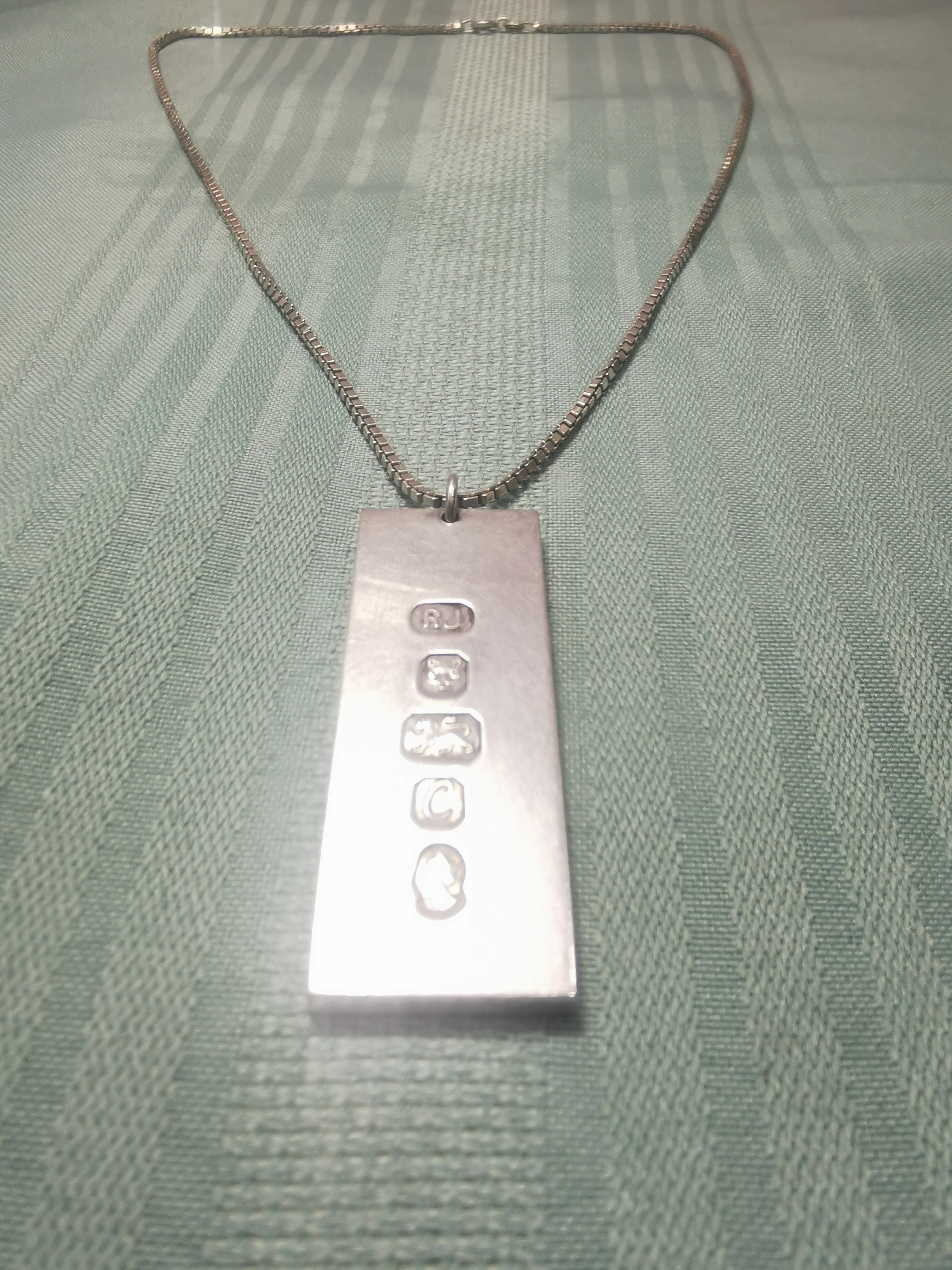 1977 Silver Jubilee Ingot Necklace 38g Sterling Silver London - photo 3