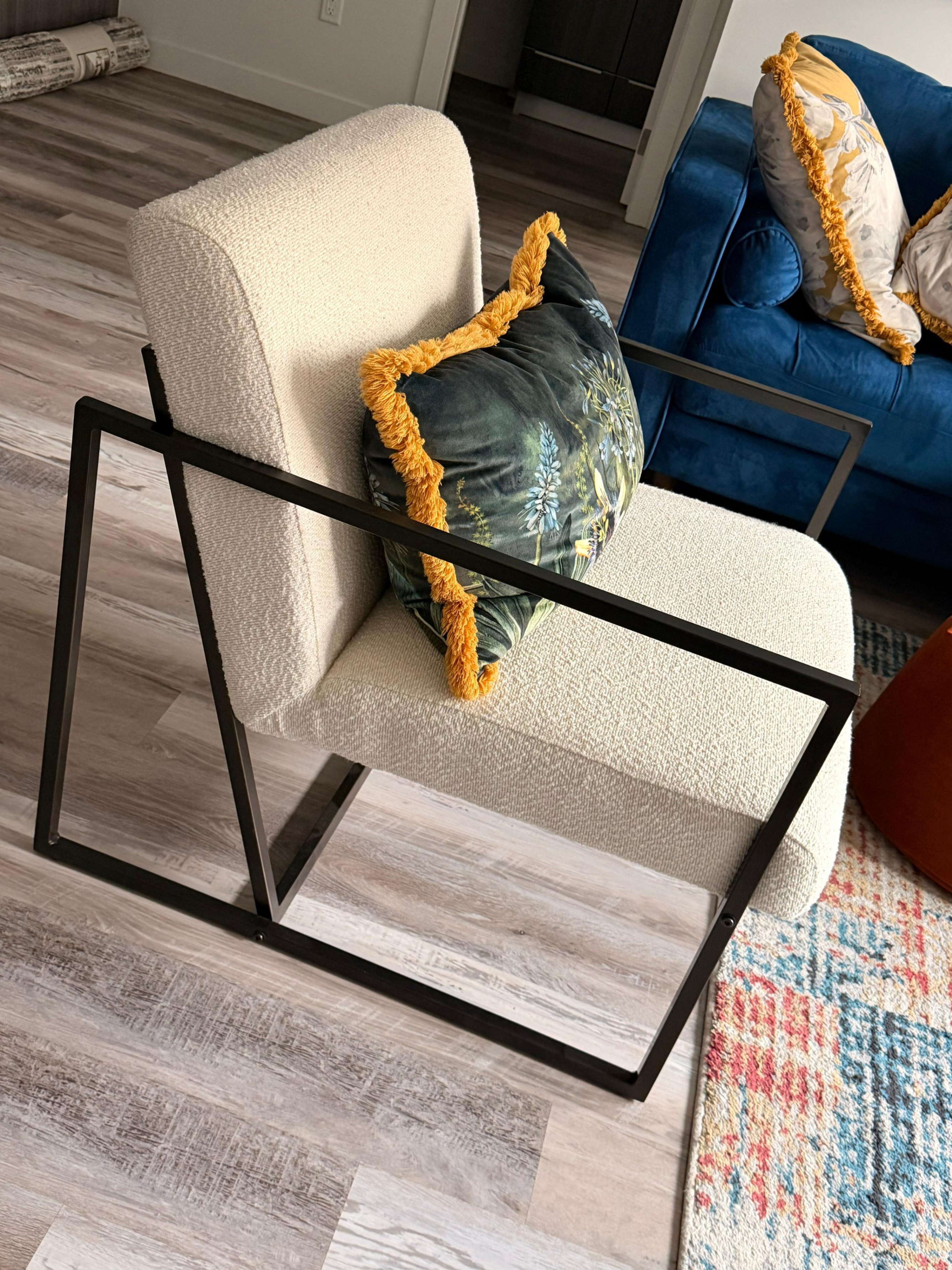 Modern Bouclé Accent Chair - photo 2