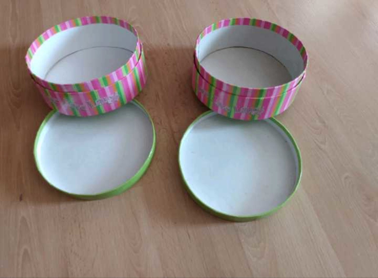 Round boxes by Ellen Krans - Brand New
